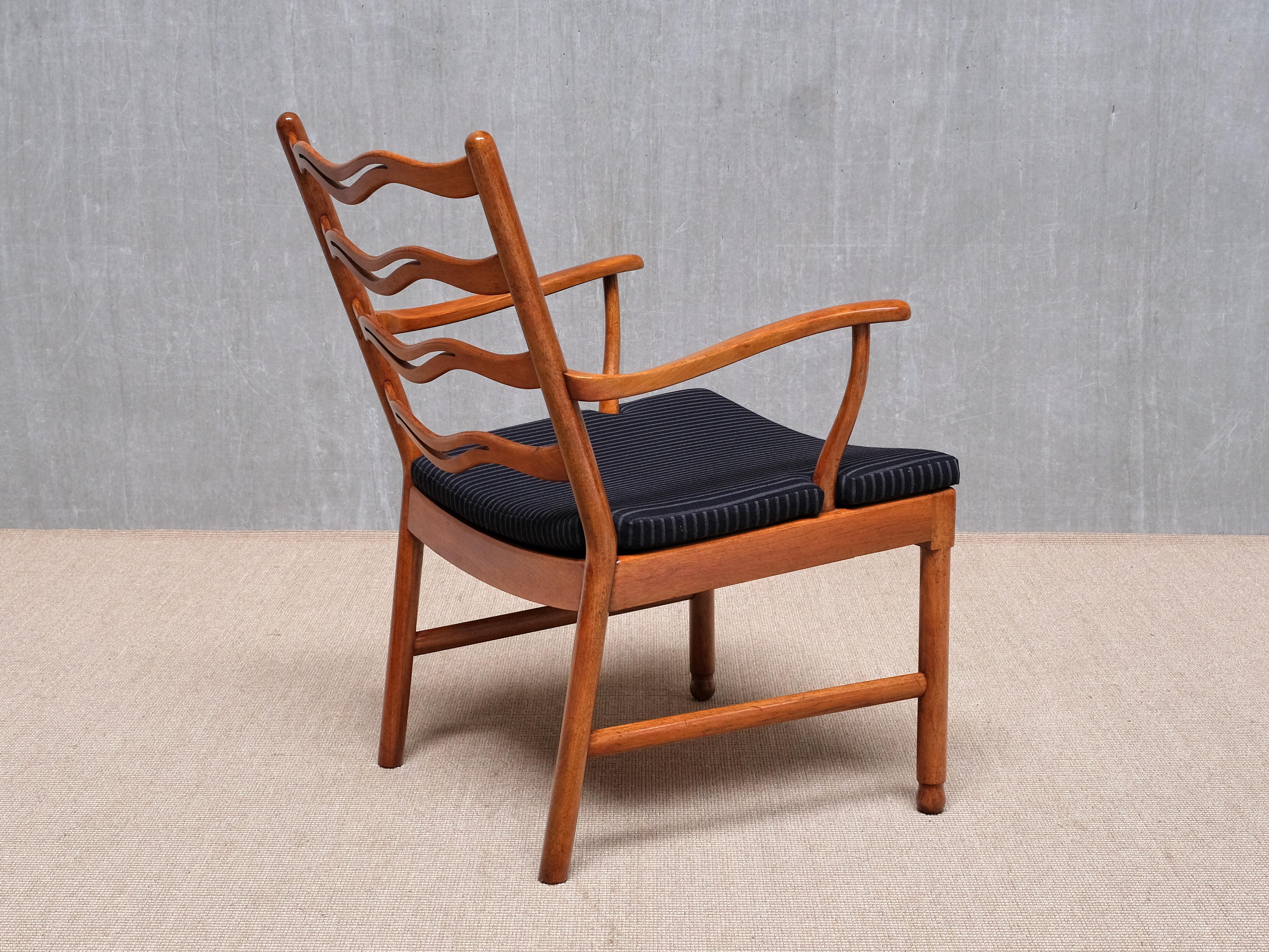 Paire de fauteuils Ole Wanscher, Model No. 1755, Fritz Hansen, Danemark, années 1940 en vente 6