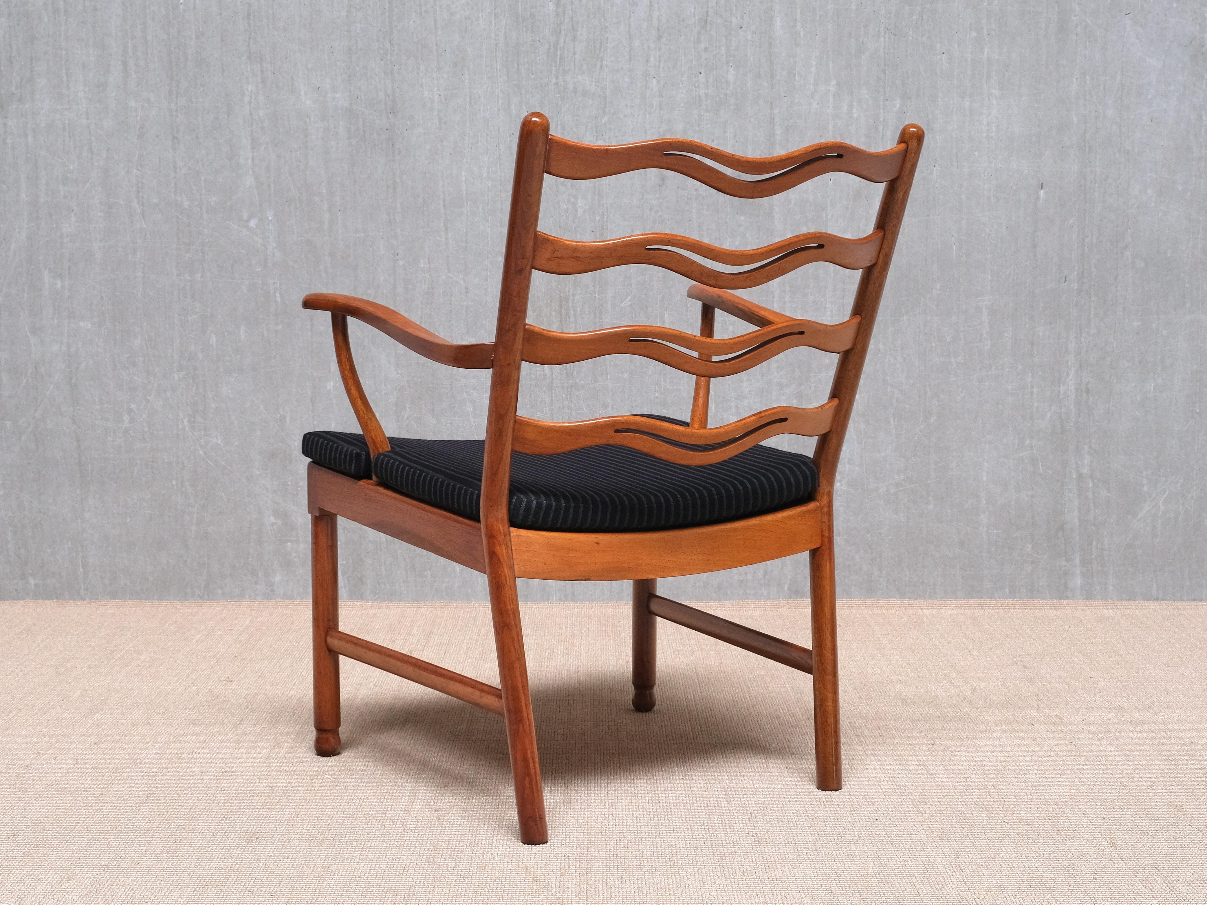 Paire de fauteuils Ole Wanscher, Model No. 1755, Fritz Hansen, Danemark, années 1940 en vente 7