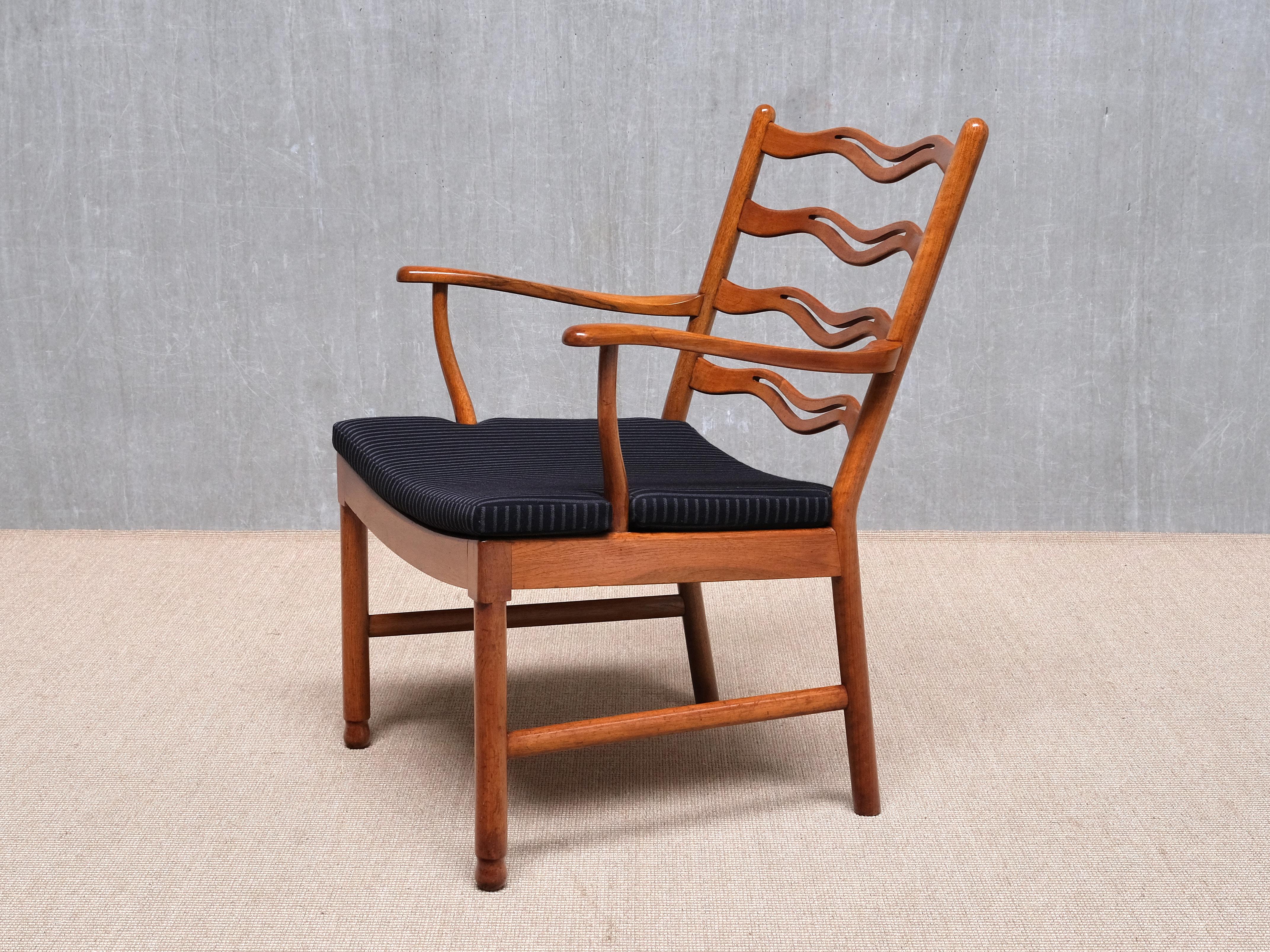 Paire de fauteuils Ole Wanscher, Model No. 1755, Fritz Hansen, Danemark, années 1940 en vente 8