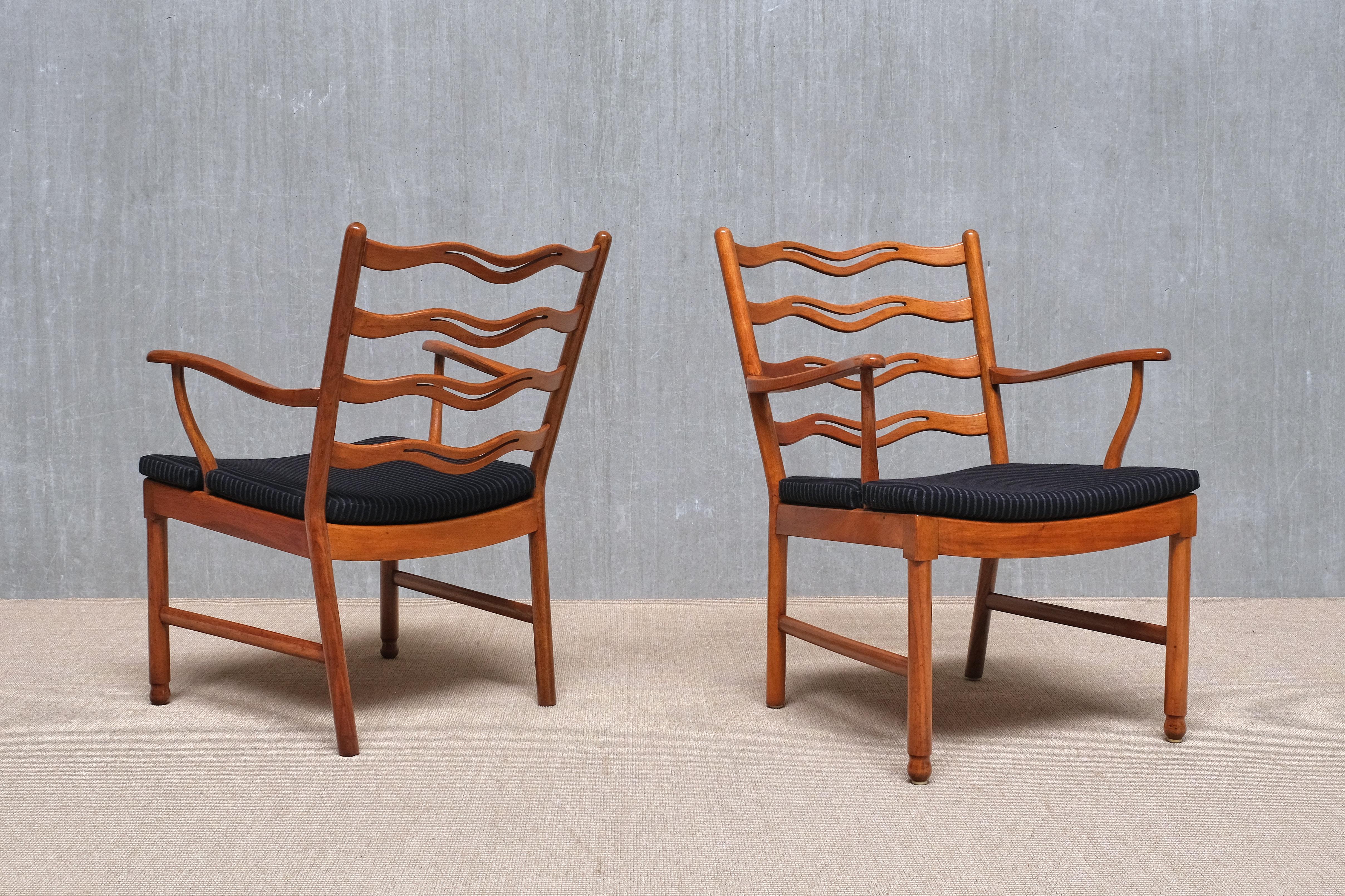 Paire de fauteuils Ole Wanscher, Model No. 1755, Fritz Hansen, Danemark, années 1940 Bon état - En vente à The Hague, NL