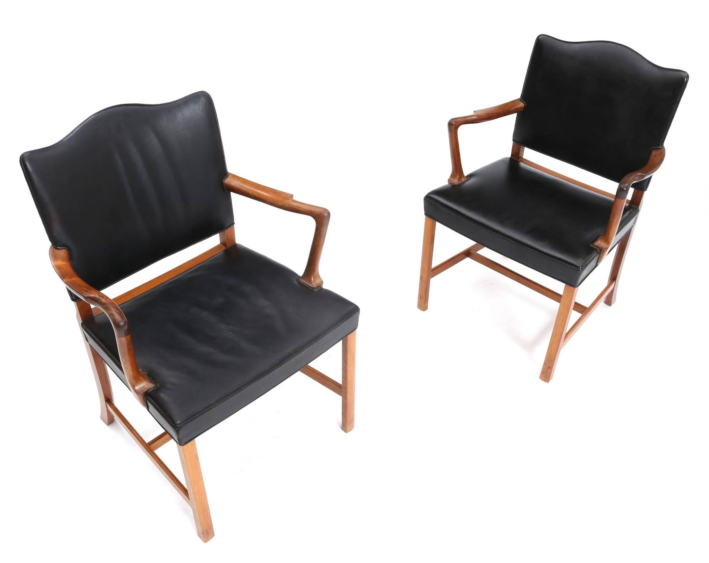 Mid-Century Modern Pair of Ole Wanscher Chairs of Rosewood and Black Leather Labelled by AJ Iversen For Sale