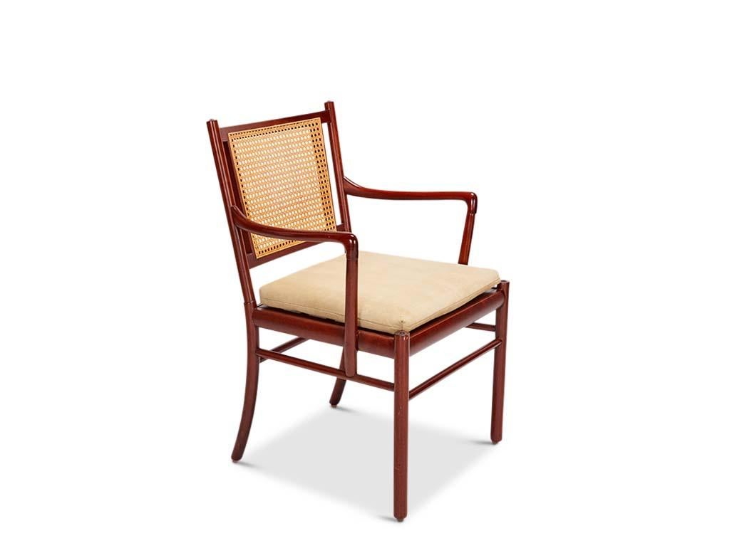 Paire de fauteuils « Colonial » d'Ole Wanscher 
Fabriqué par P. Jeppesens Møbelfabrik
MATERIAL : Acajou
Modèle PJ301