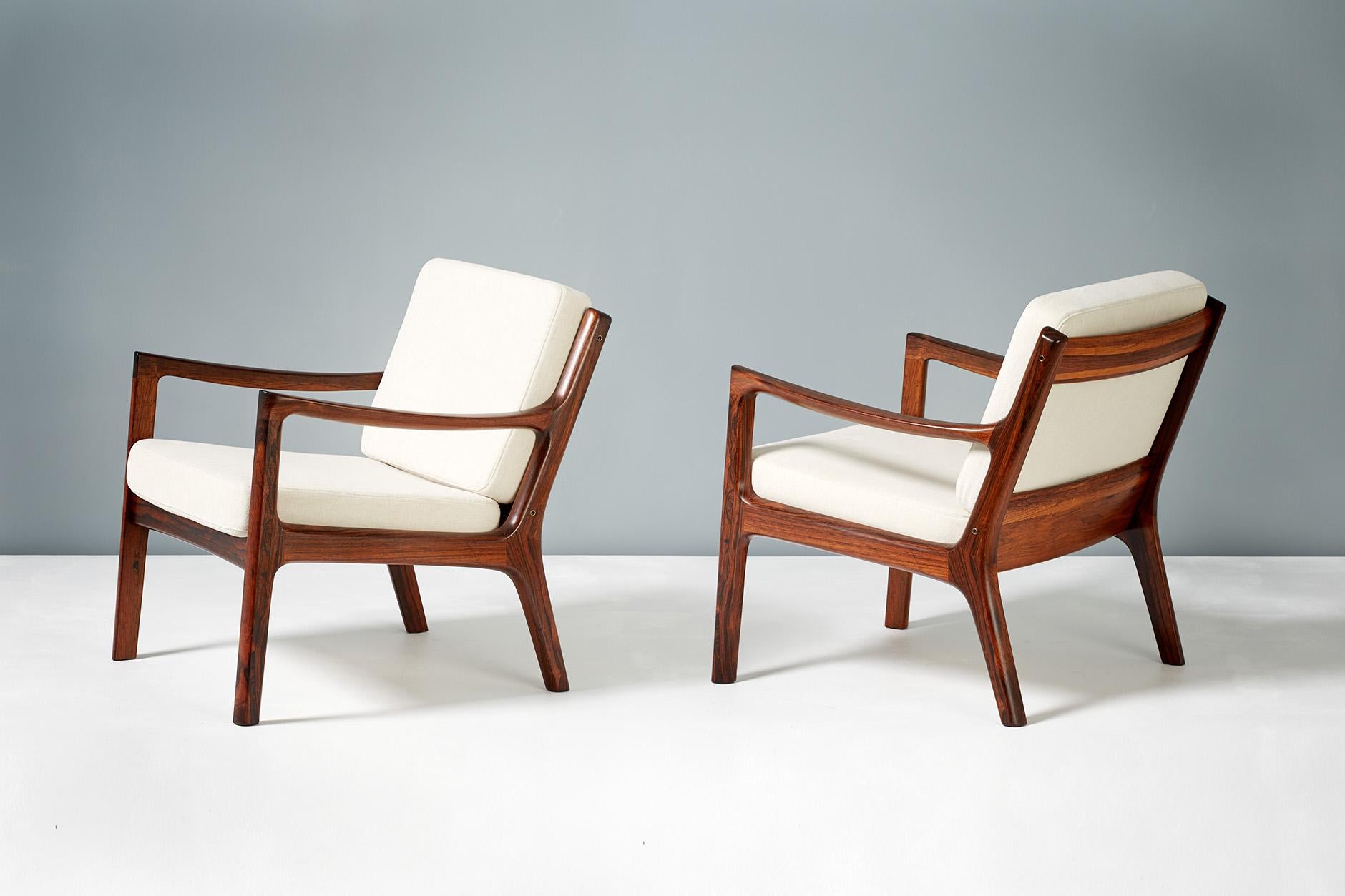Limited edition pair of this iconic design in highly figured Brazilian rosewood rosewood, produced by France & Son in Denmark, circa 1960. Includes maker's badge under seat. The new cushions have been recovered in pale cotton/linen fabric.
