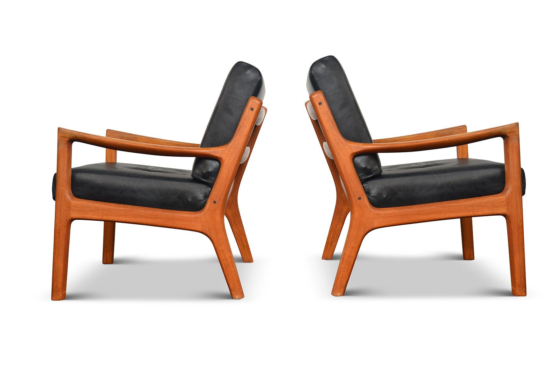 Pair of Ole Wanscher Senator Lounge Chairs in Teak + Black Leather In Excellent Condition In Berkeley, CA