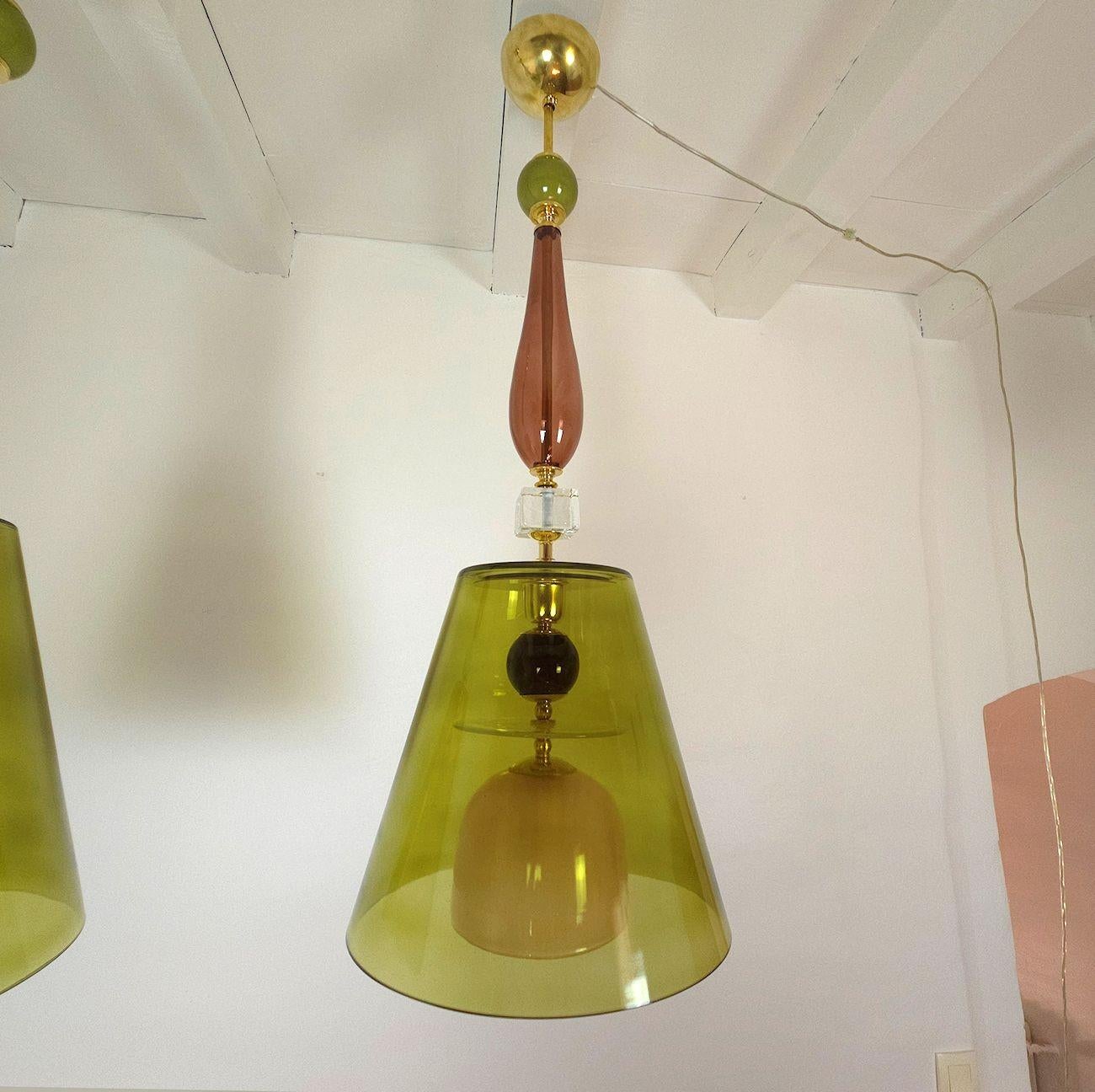 Italiano Coppia di pendenti in vetro verde oliva, Italia in vendita