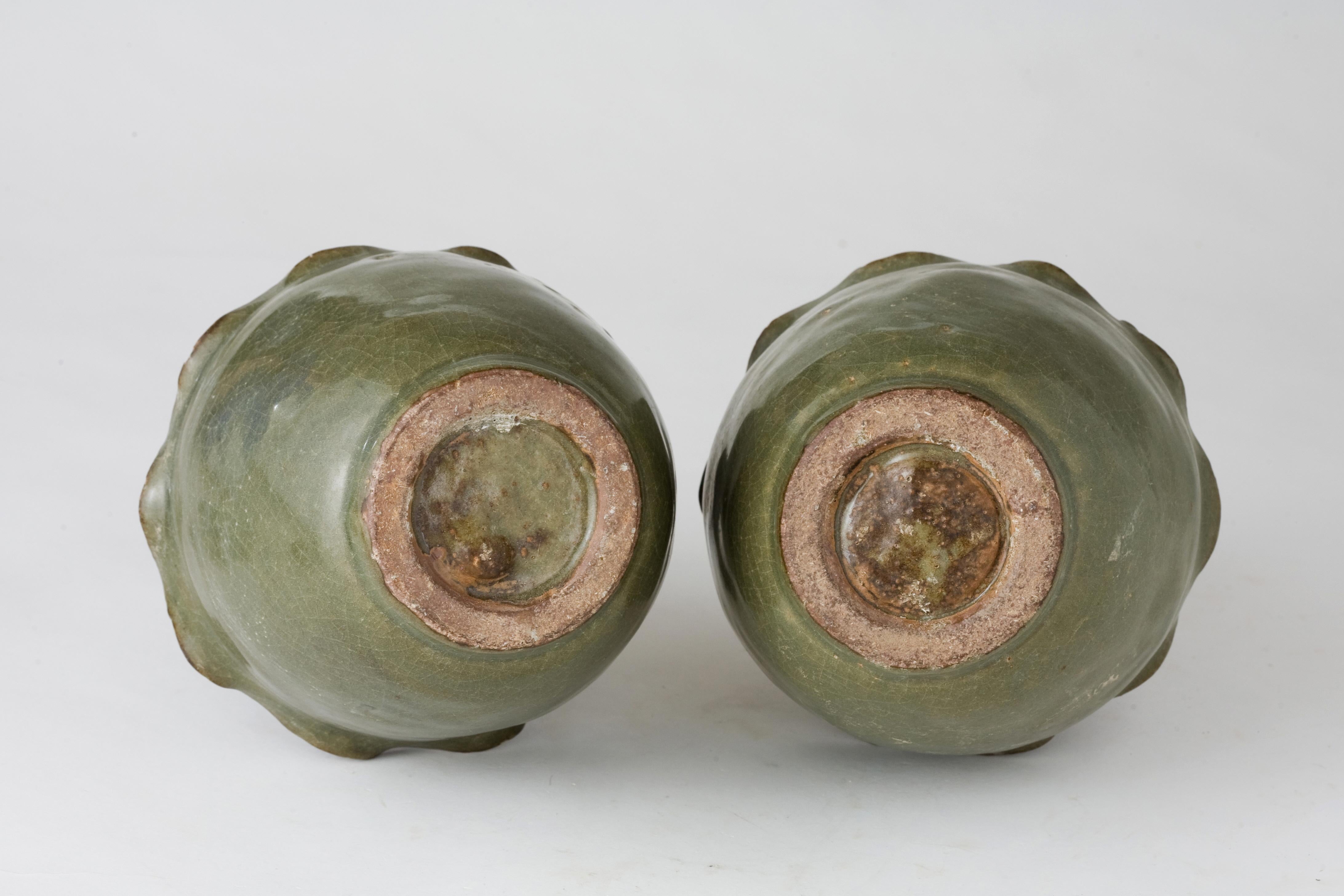 Coppia di vasi Longquan Celadon smaltati in verde oliva, Sui-Song in vendita 5