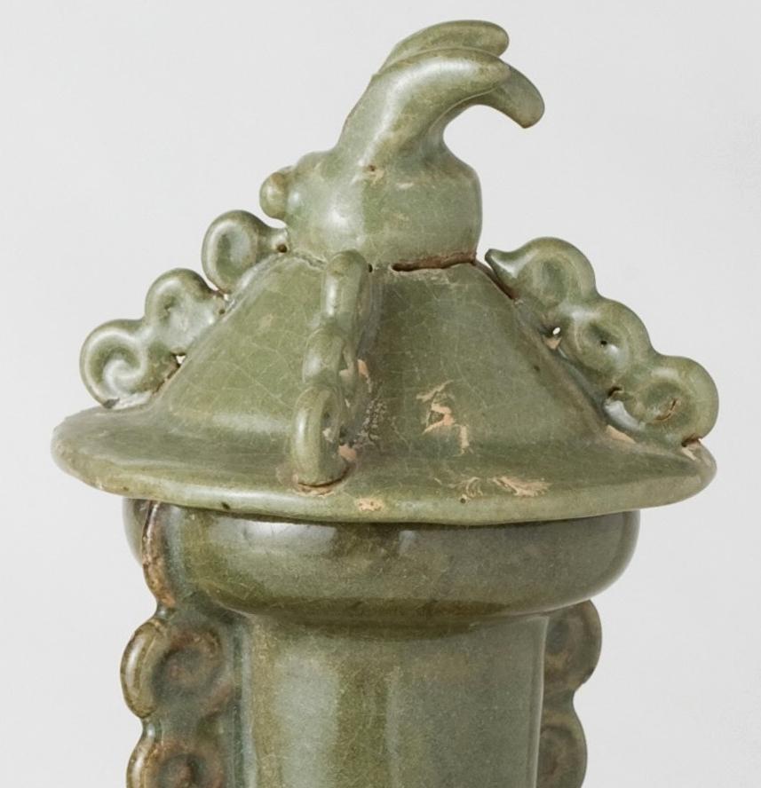 Coppia di vasi Longquan Celadon smaltati in verde oliva, Sui-Song in vendita 2