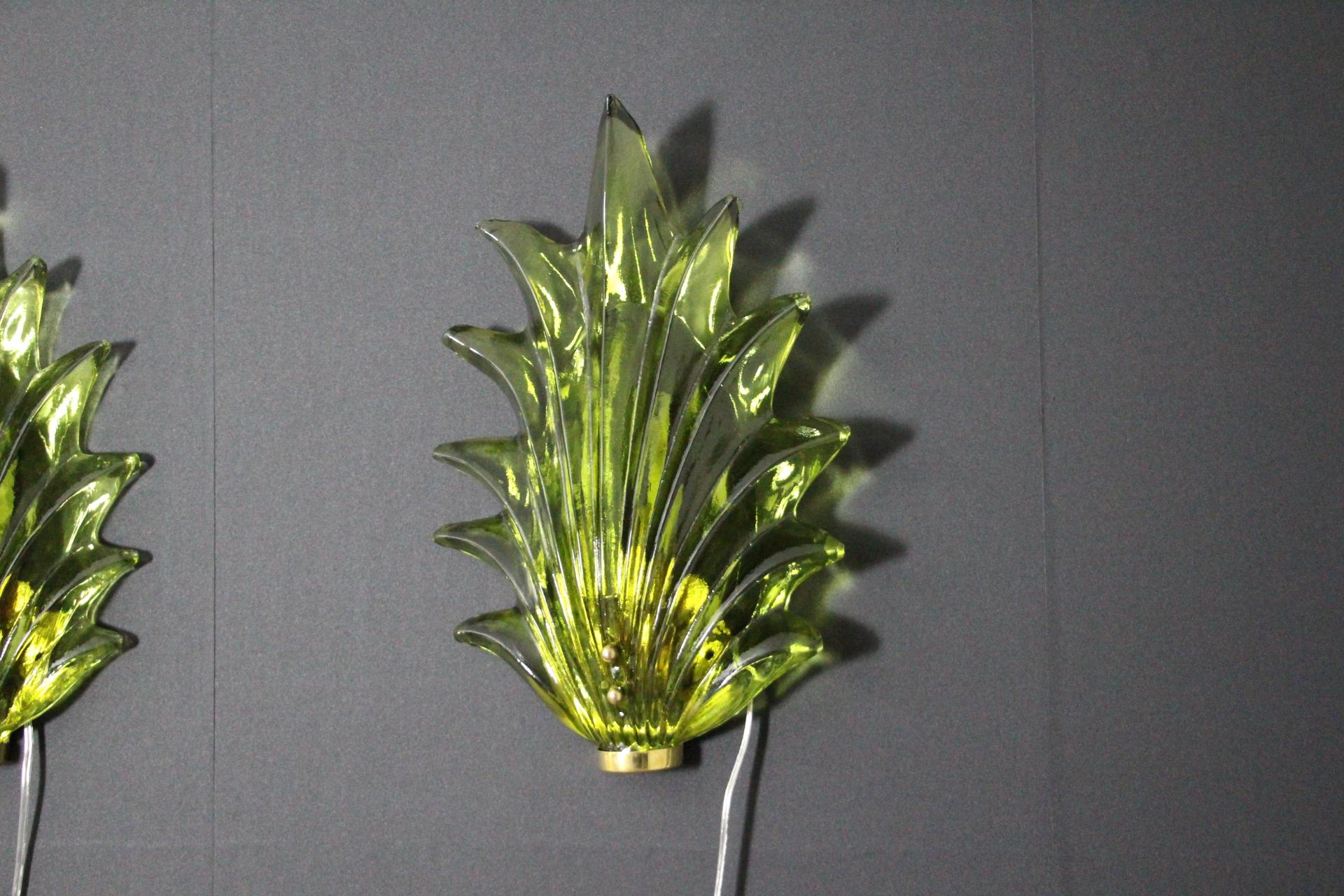 Paire d'appliques en verre de Murano vert olive avec feuilles et laiton de style Barovier en vente 5
