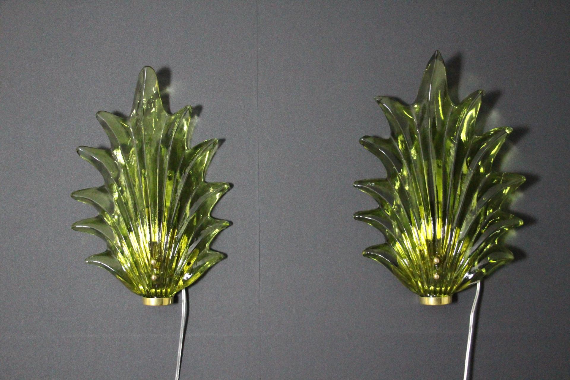 This beautiful leaf shaped Murano glass was entirely hand made in Italy.Its shape is remarkable, as if it was meant to move, it is very lively.Glass is very thick and has got a beautiful palm tree leaf shape.Moreover its deep olive green color adds