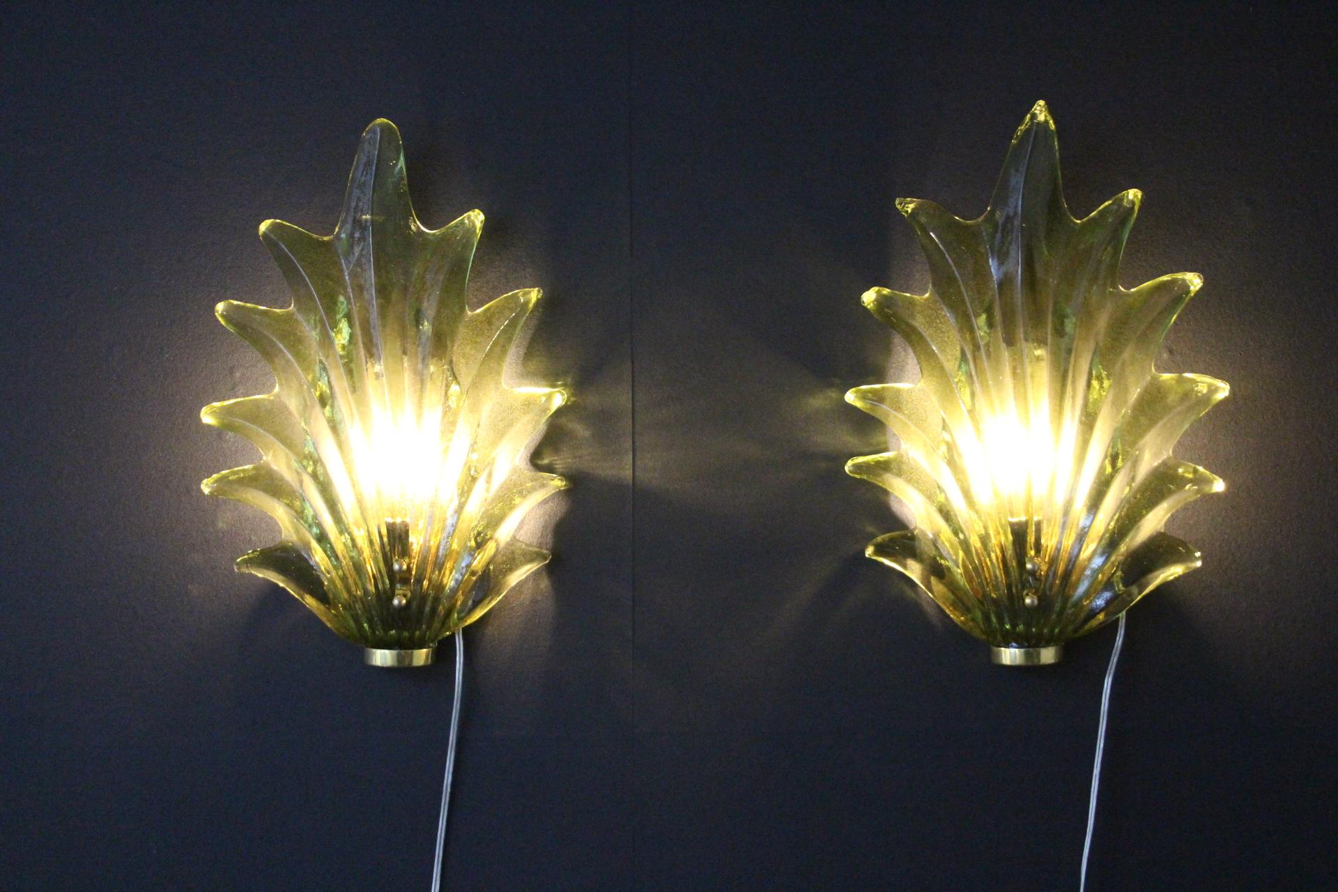 Pair of Olive Green Murano Glass Leaf and Brass Sconces in Barovier Style For Sale 1
