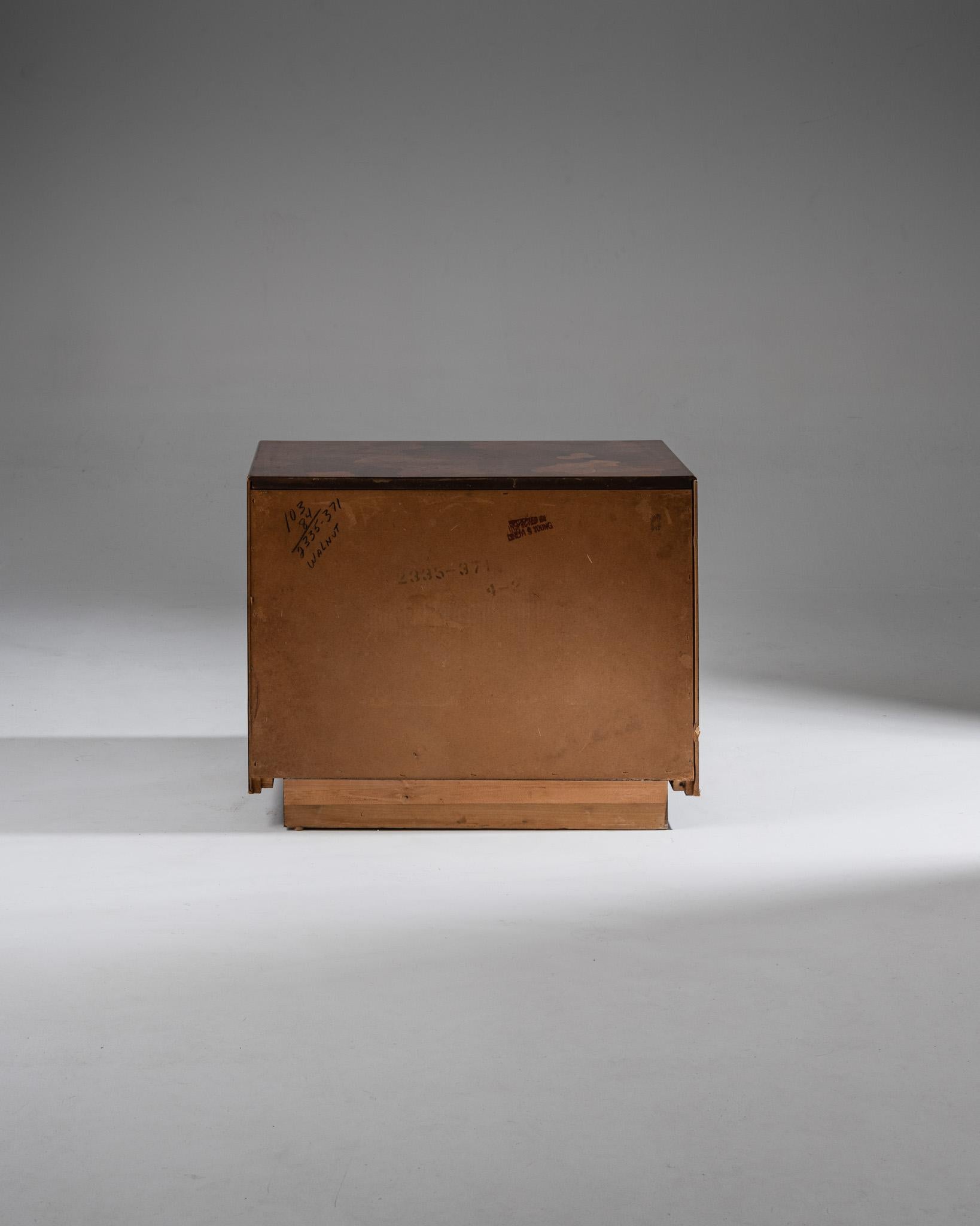 Paire de tables de nuit en placage de bois d'Oliver, années 1950 en vente 3