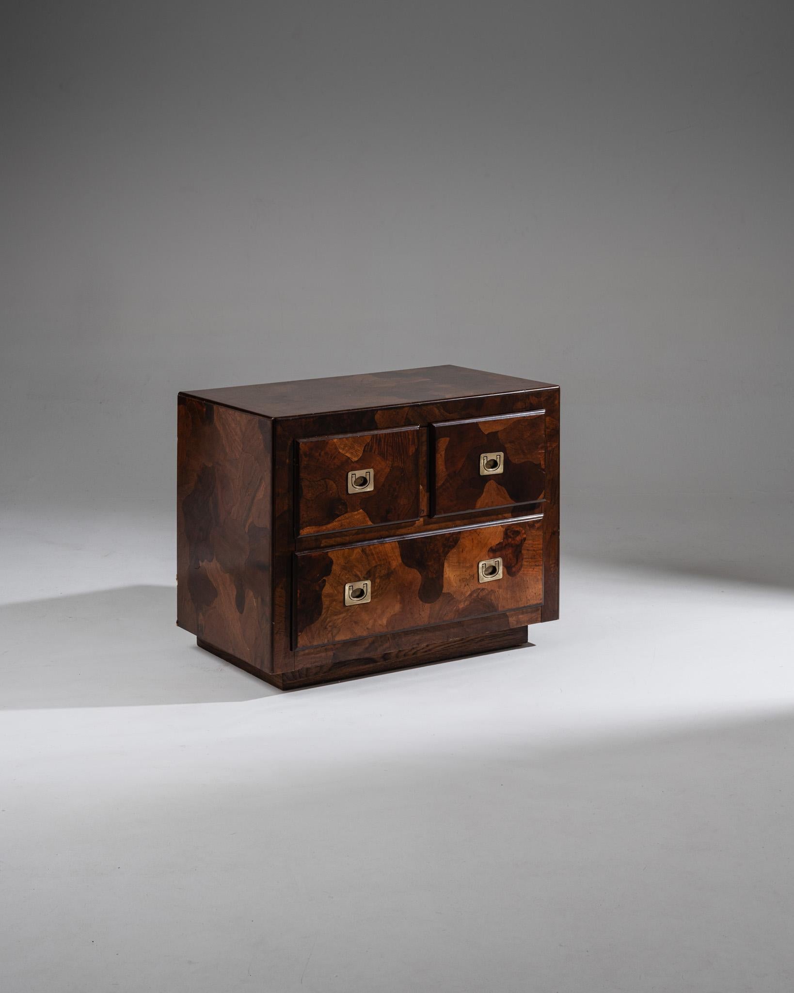 Européen Paire de tables de nuit en placage de bois d'Oliver, années 1950 en vente