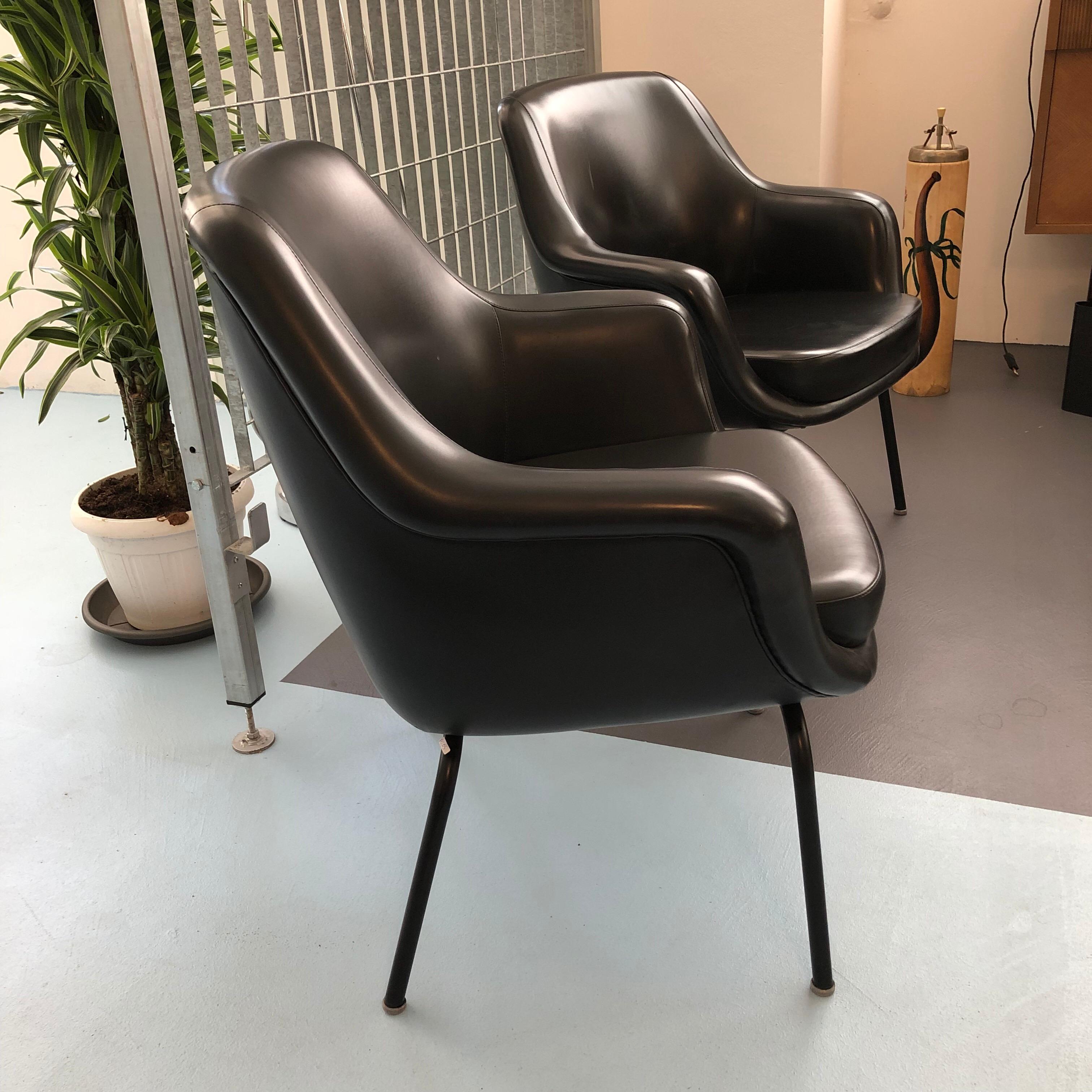 Modern Pair of Olli Mannermaa Armchairs by Cassina, Italy, 1960s For Sale