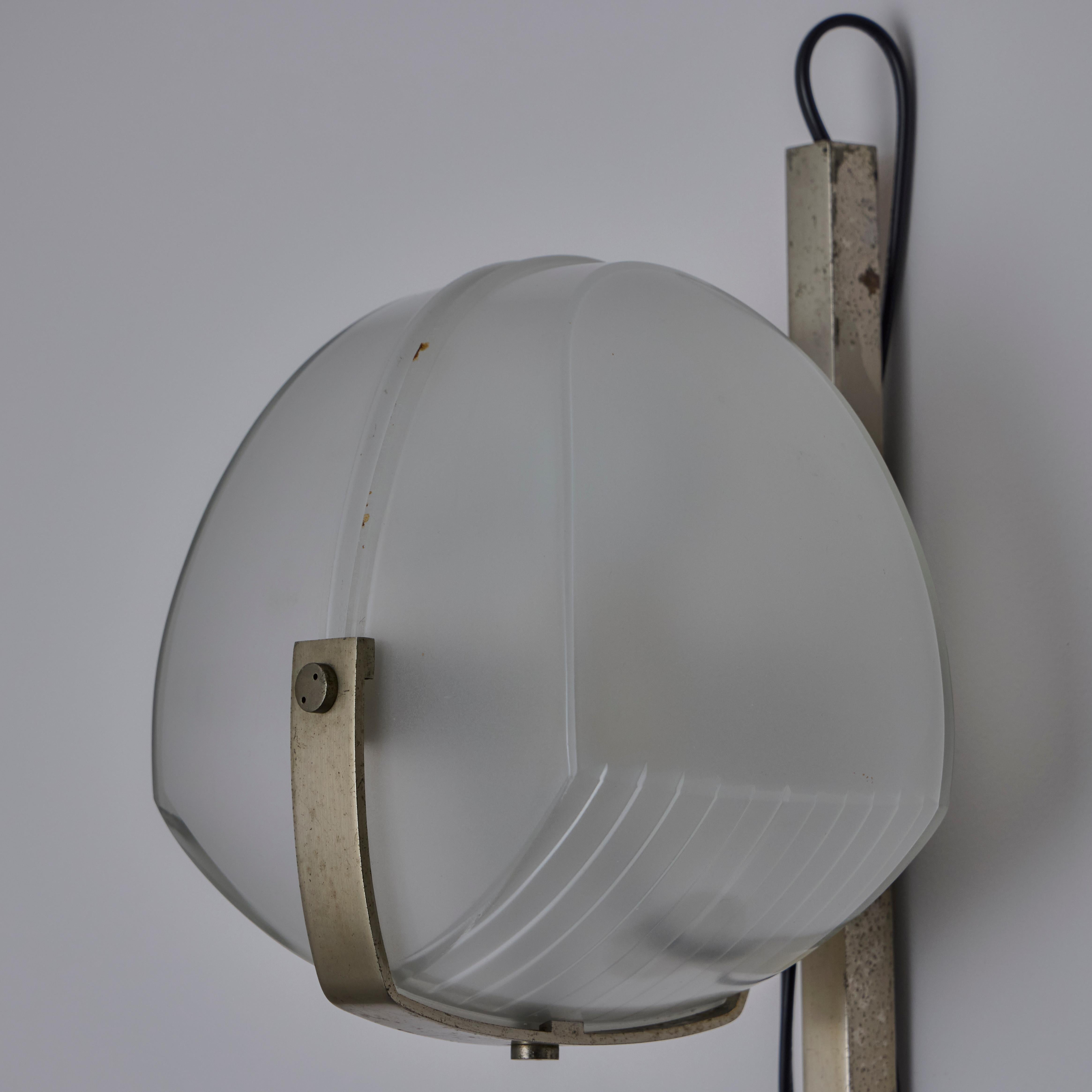 Metà XX secolo Coppia di appliques 'Omicron' di Vico Magistretti per Artemide in vendita