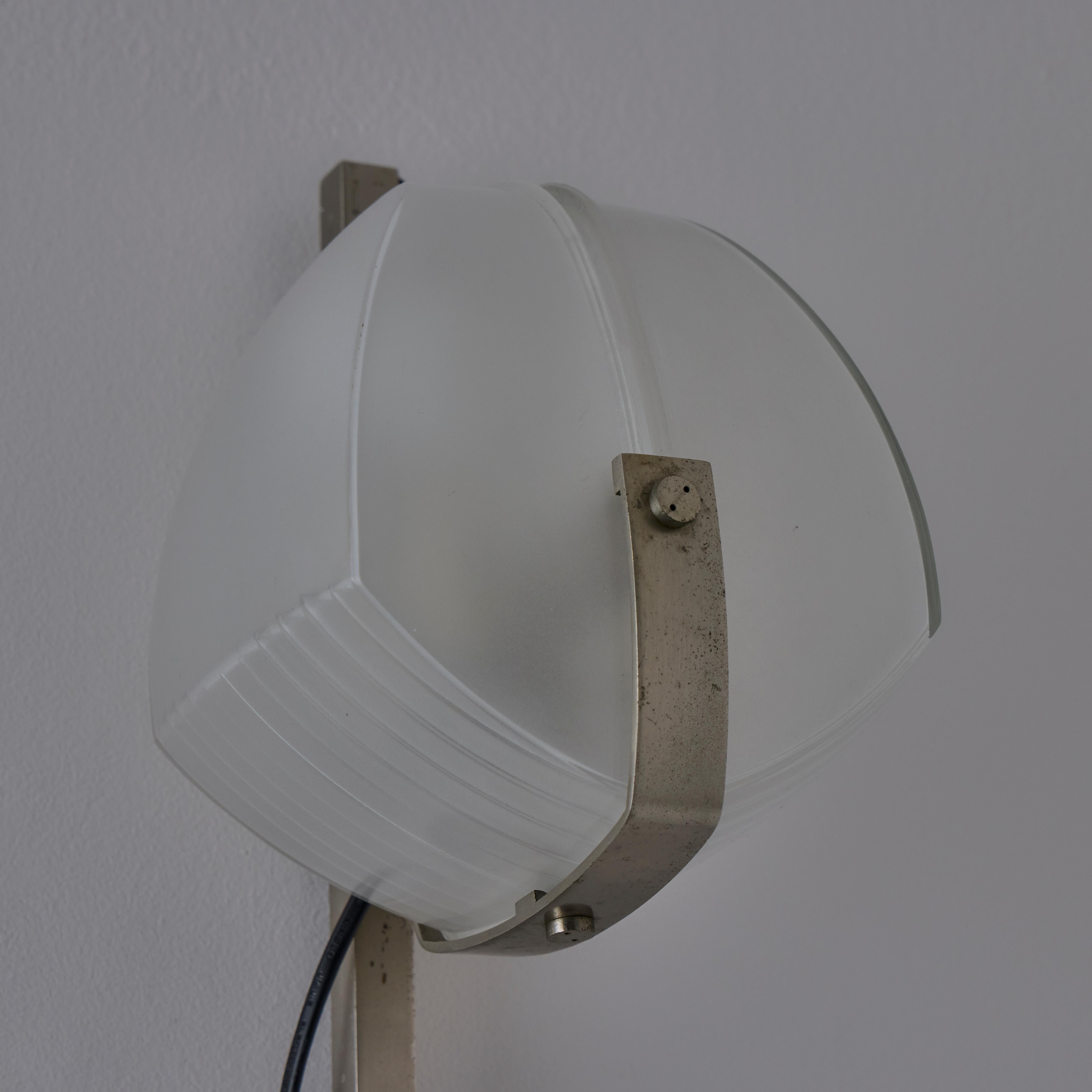 Coppia di appliques 'Omicron' di Vico Magistretti per Artemide in vendita 1