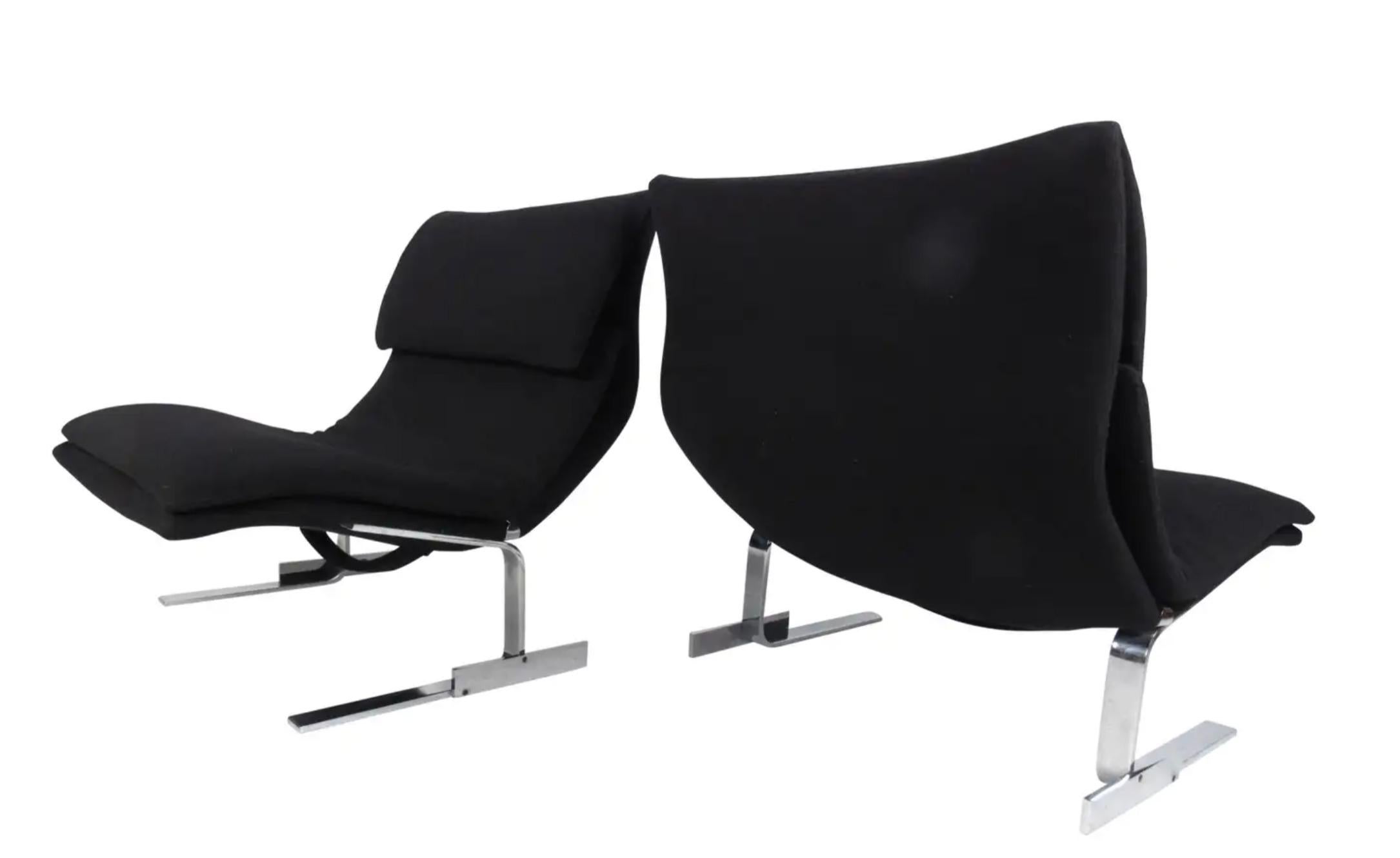 Italian Pair of Onda Wave Lounge Chairs by Giovanni Offredi for Saporiti