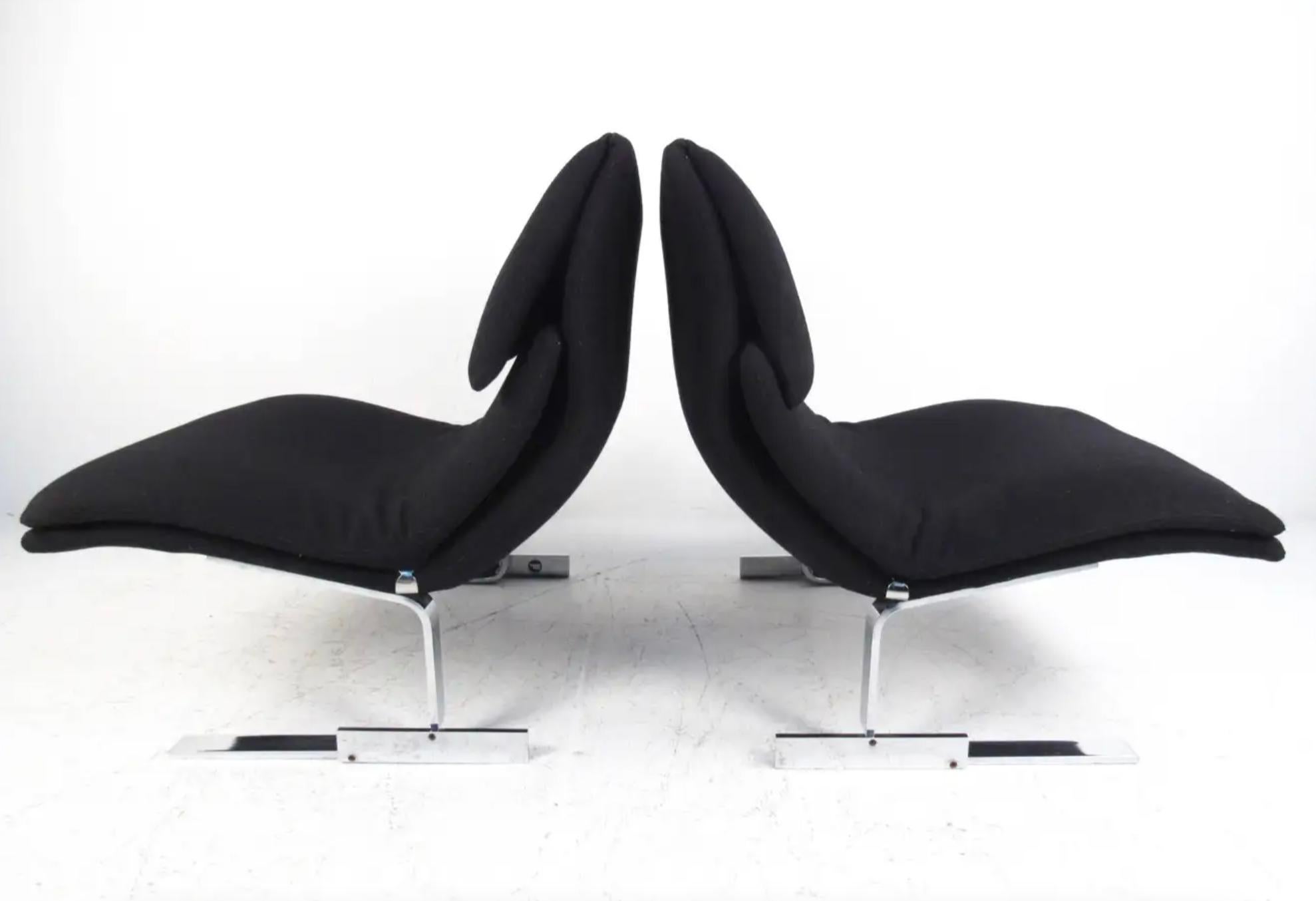 Pair of Onda Wave Lounge Chairs by Giovanni Offredi for Saporiti For Sale 1