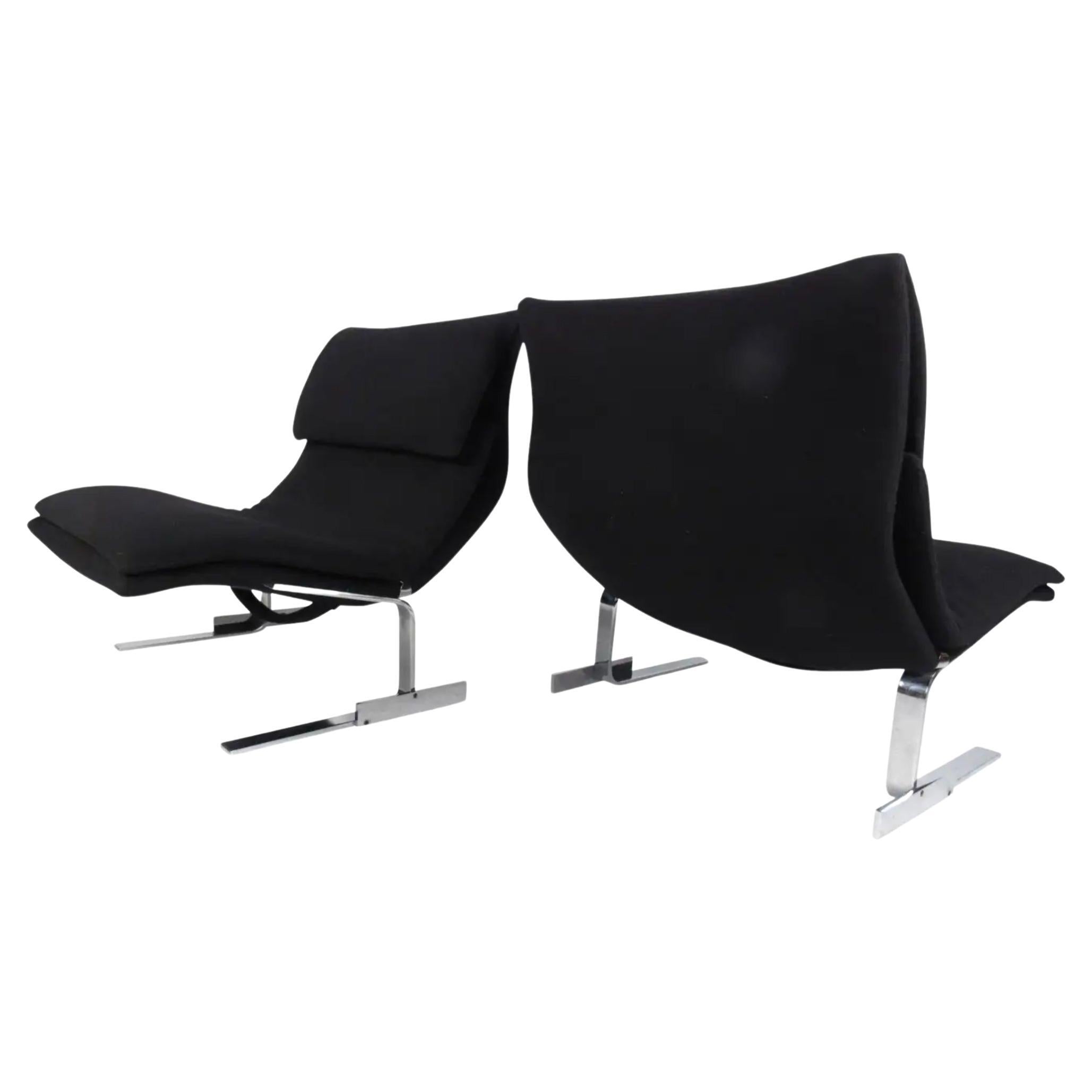 Pair of Onda Wave Lounge Chairs by Giovanni Offredi for Saporiti For Sale