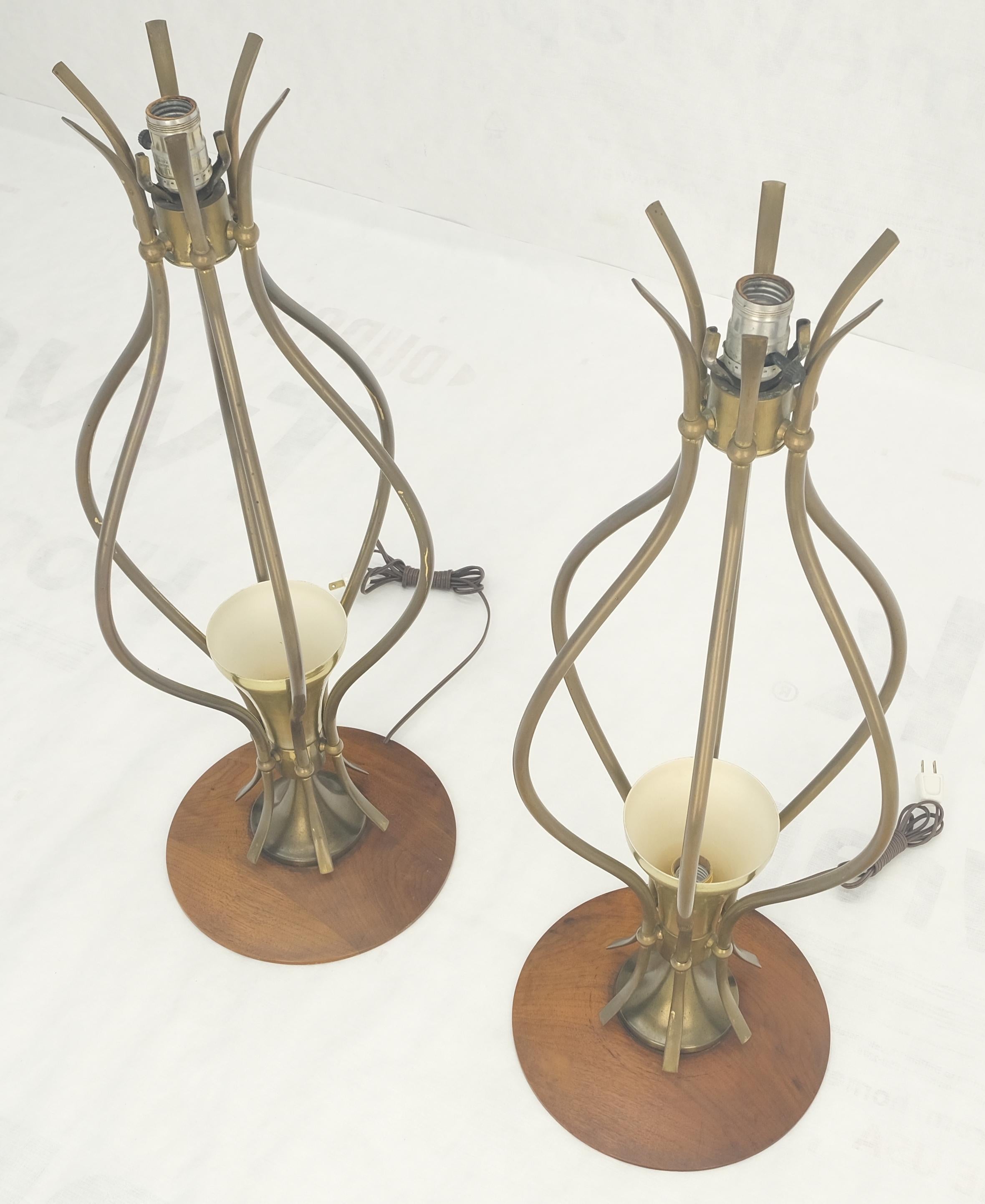 Pair of Onion Shape Turned Solid Walnut Bases Brass Harps Table Lamps MINT! For Sale 2