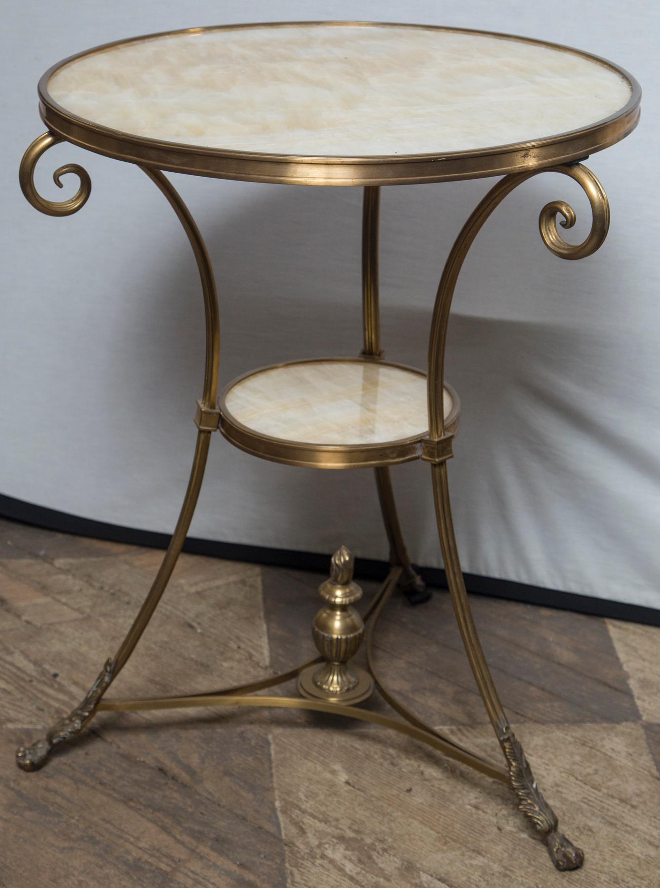 Pale cream color onyx on upper and lower surfaces.
Brass legs, rims, acanthus leaves, paw feet, central finial
Lower surface measures 9.5 in diameter.