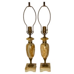 Pareja de lámparas de ónice y bronce