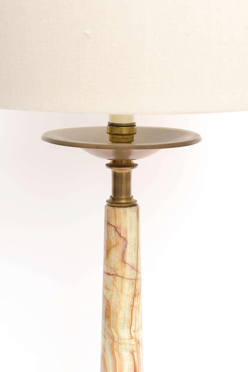 Coppia di lampade da tavolo in onice e bronzo in vendita 2