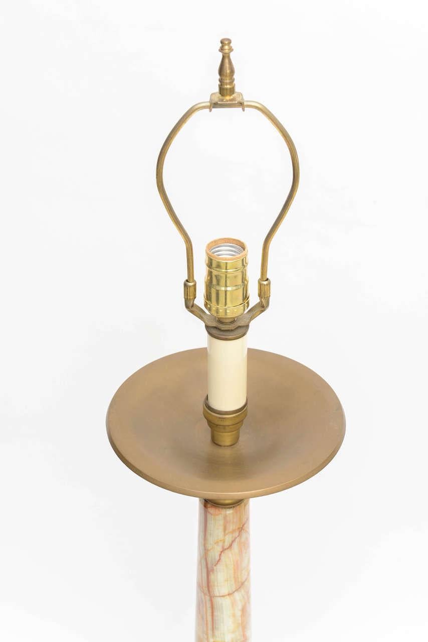 italien Paire de lampes de bureau en onyx et bronze en vente