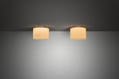 Paire de plafonniers en verre opale par Paavo Tynell pour Taito, Finlande, années 1930