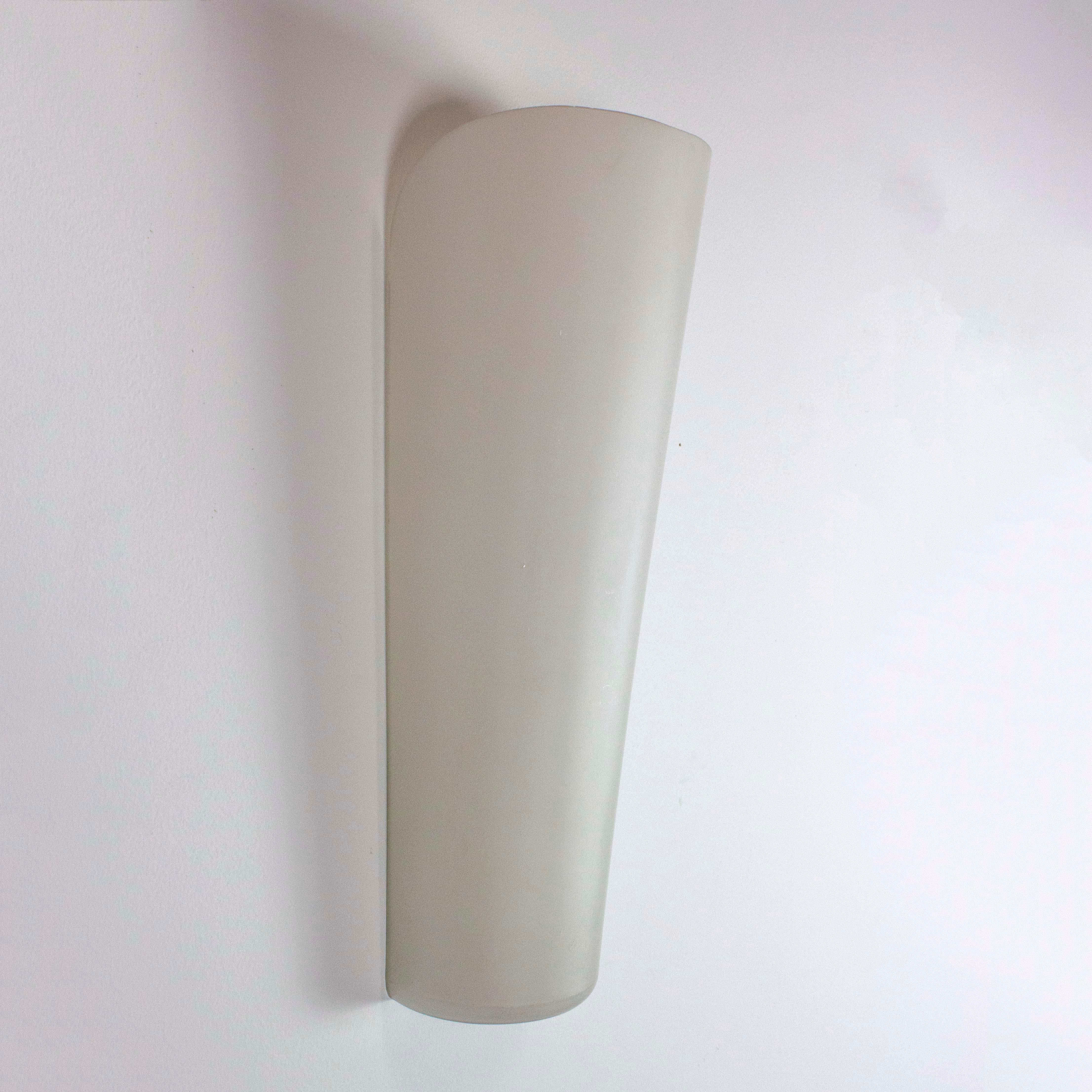 Pair of opal glass shades/sconces - Wilhelm Wagenfeld - to Peill & Putzler In Good Condition For Sale In Madrid, España