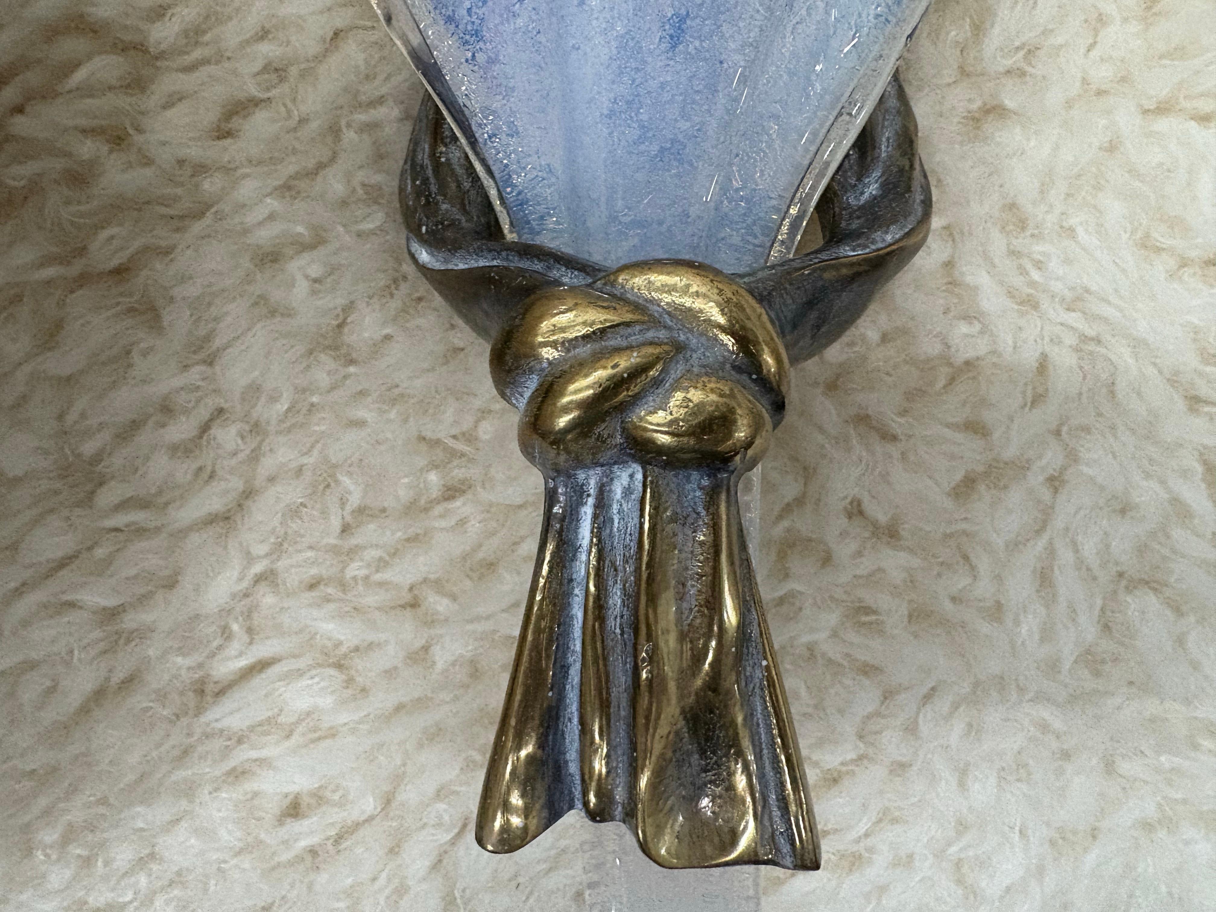 Paire d'appliques en bronze et verre de Murano opalescent en vente 1