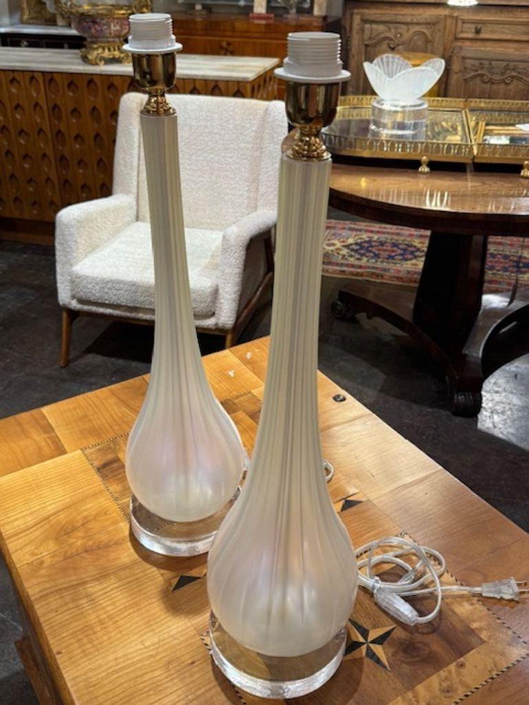 Pareja de lámparas de cristal de Murano opalescente Italiano en venta