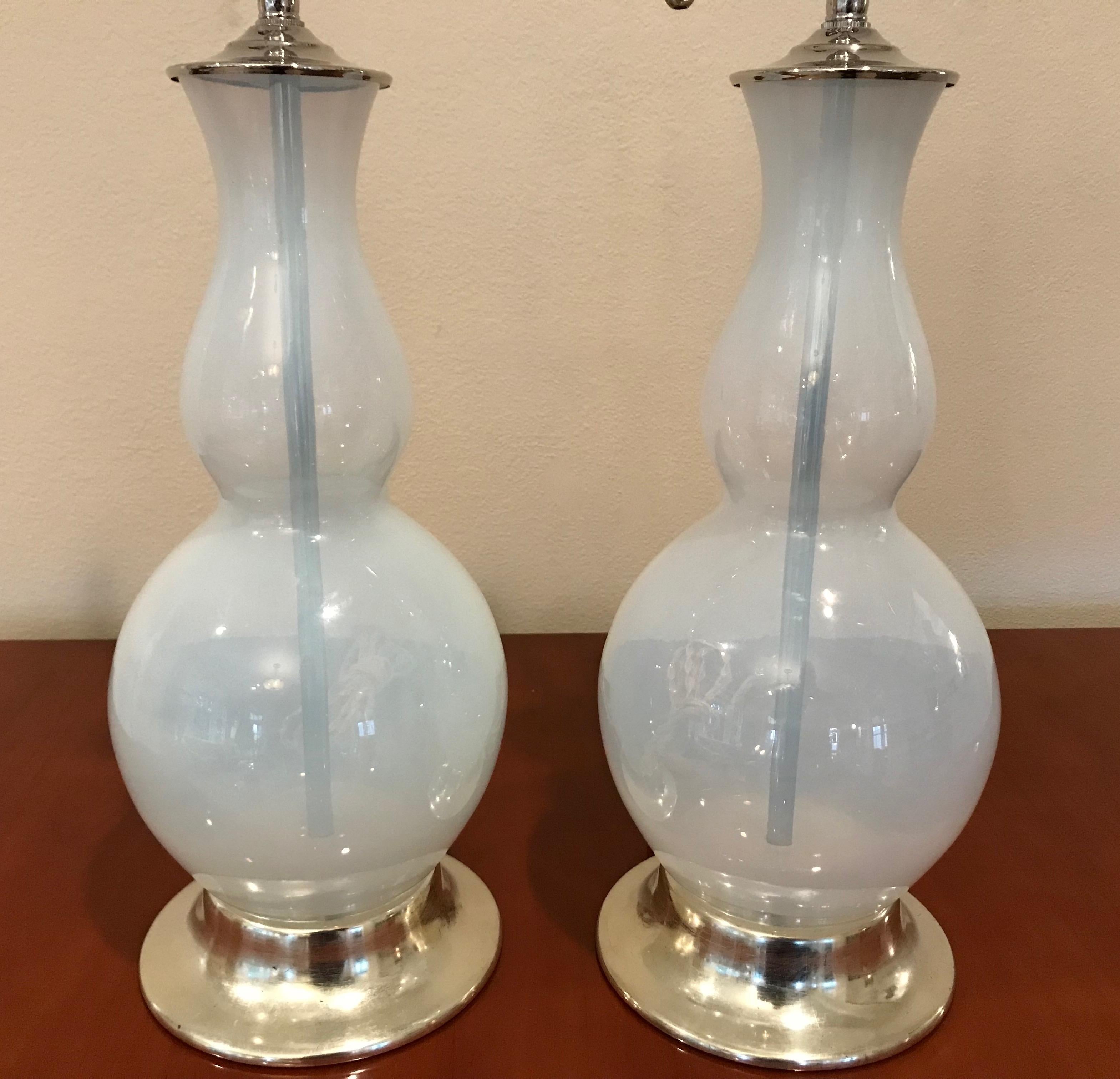 Pair of Opalesent Murano Glass Lamps on White Gold Turned Wood Bases In Good Condition In Dallas, TX