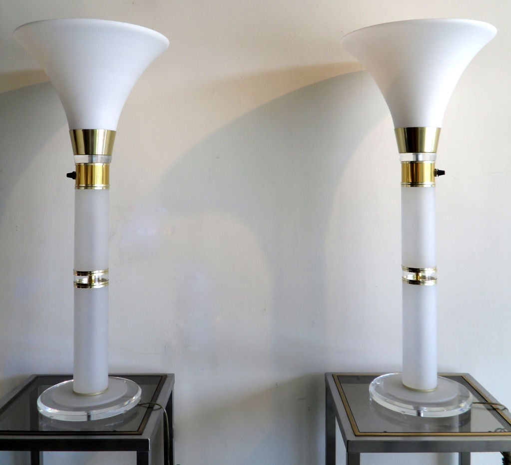Pair of Mid-Century Modern Opaline Glass and Lucite Table Lamps For Sale 1