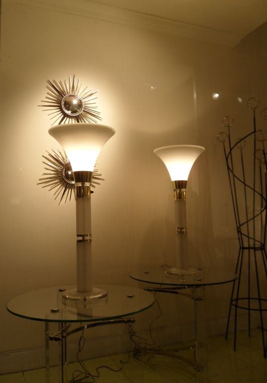 Pair of Mid-Century Modern Opaline Glass and Lucite Table Lamps For Sale 3