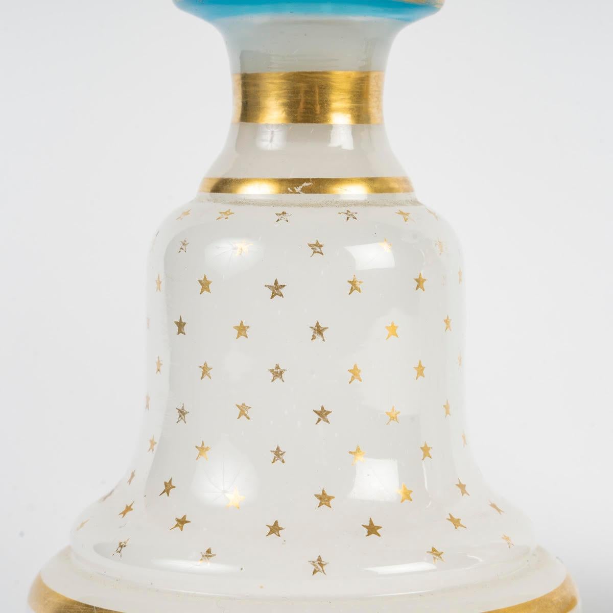 Coppia di bottiglie opaline, XIX secolo, periodo Napoleone III. In condizioni buone in vendita a Saint-Ouen, FR