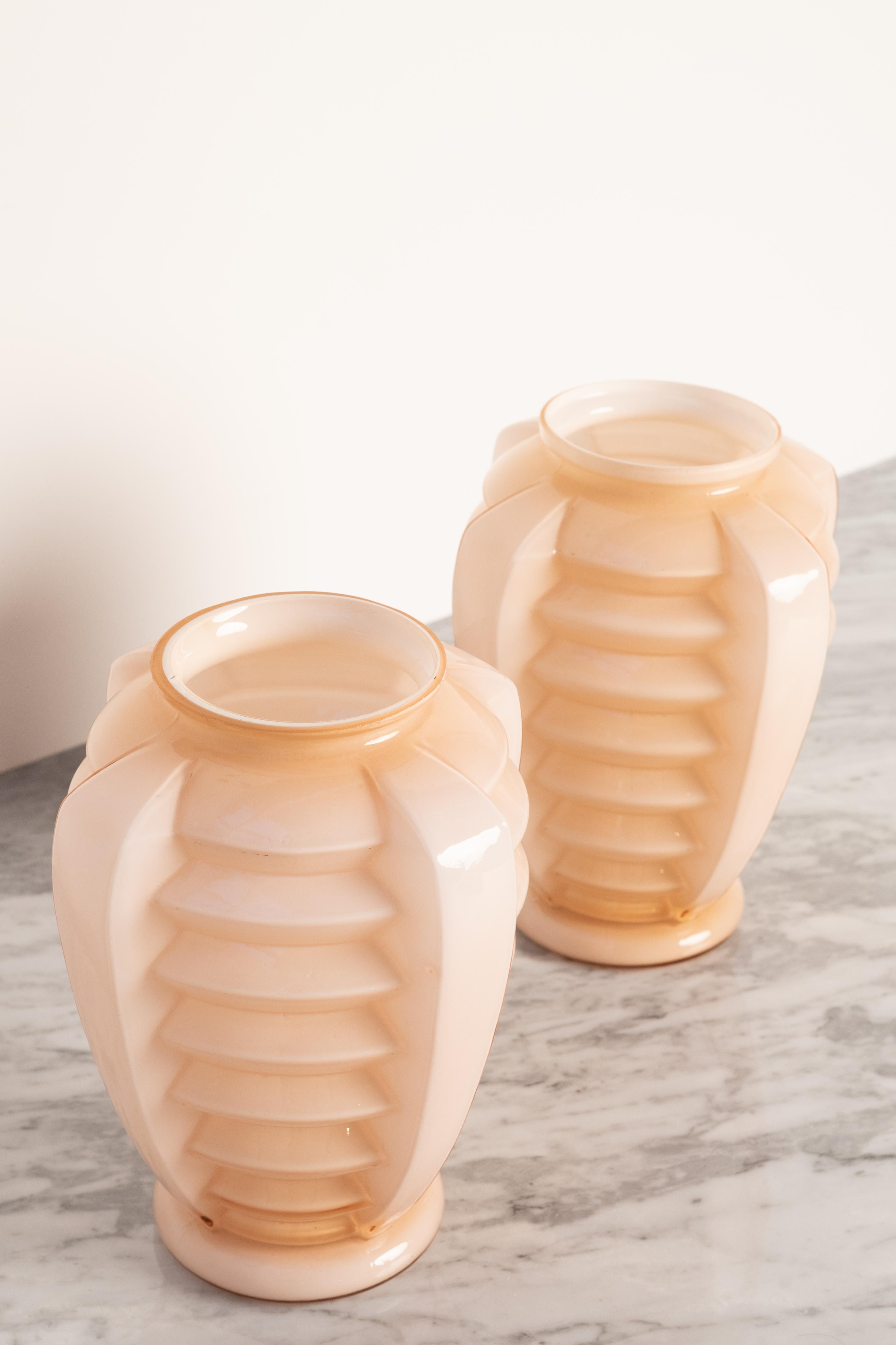 The design of this pair of vases refers to Chinese lampions and are made using the technique of moulded pressed glass.