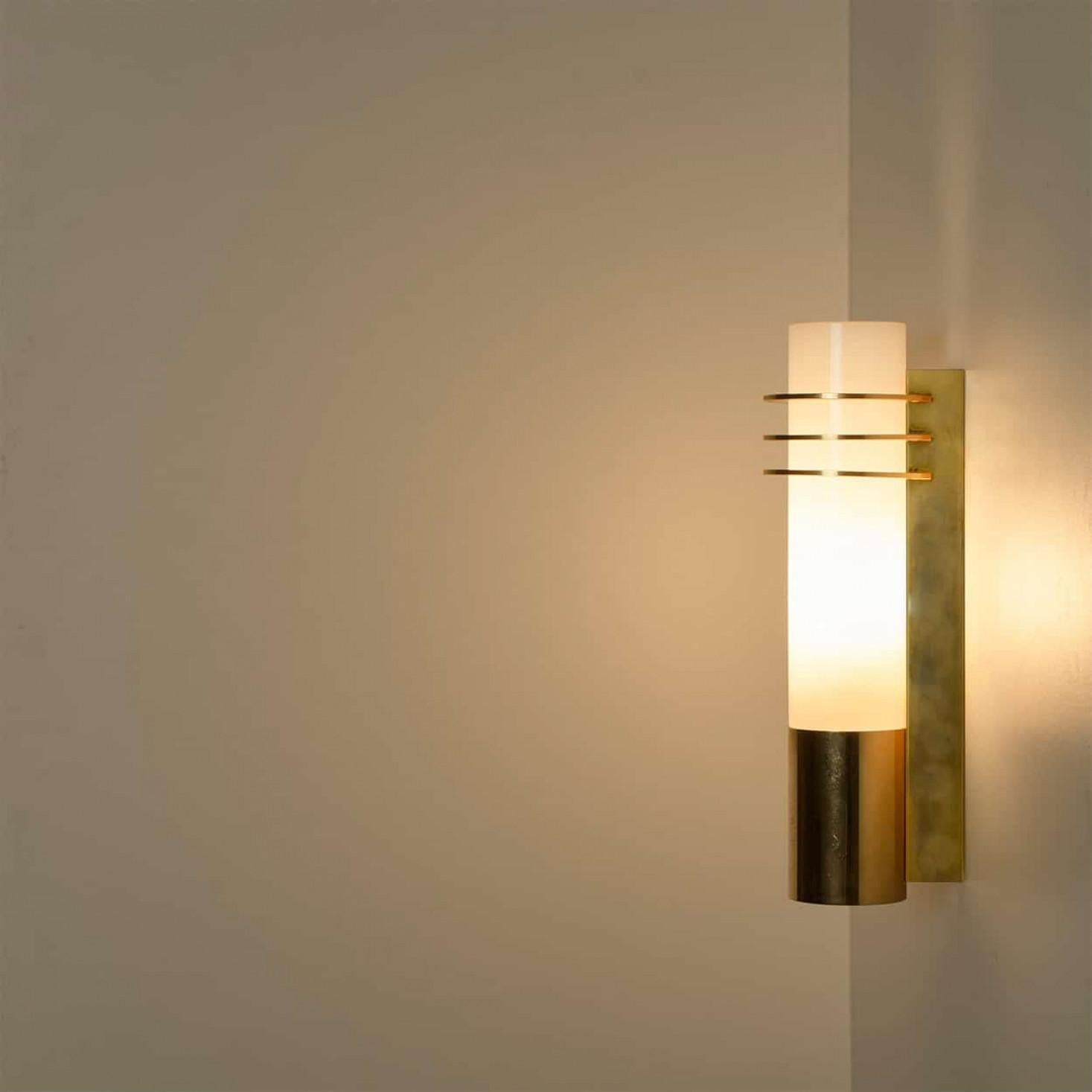 Pareja de apliques de cristal opalino de Glashütte Limburg, 1960 en Bueno estado para la venta en Rijssen, NL