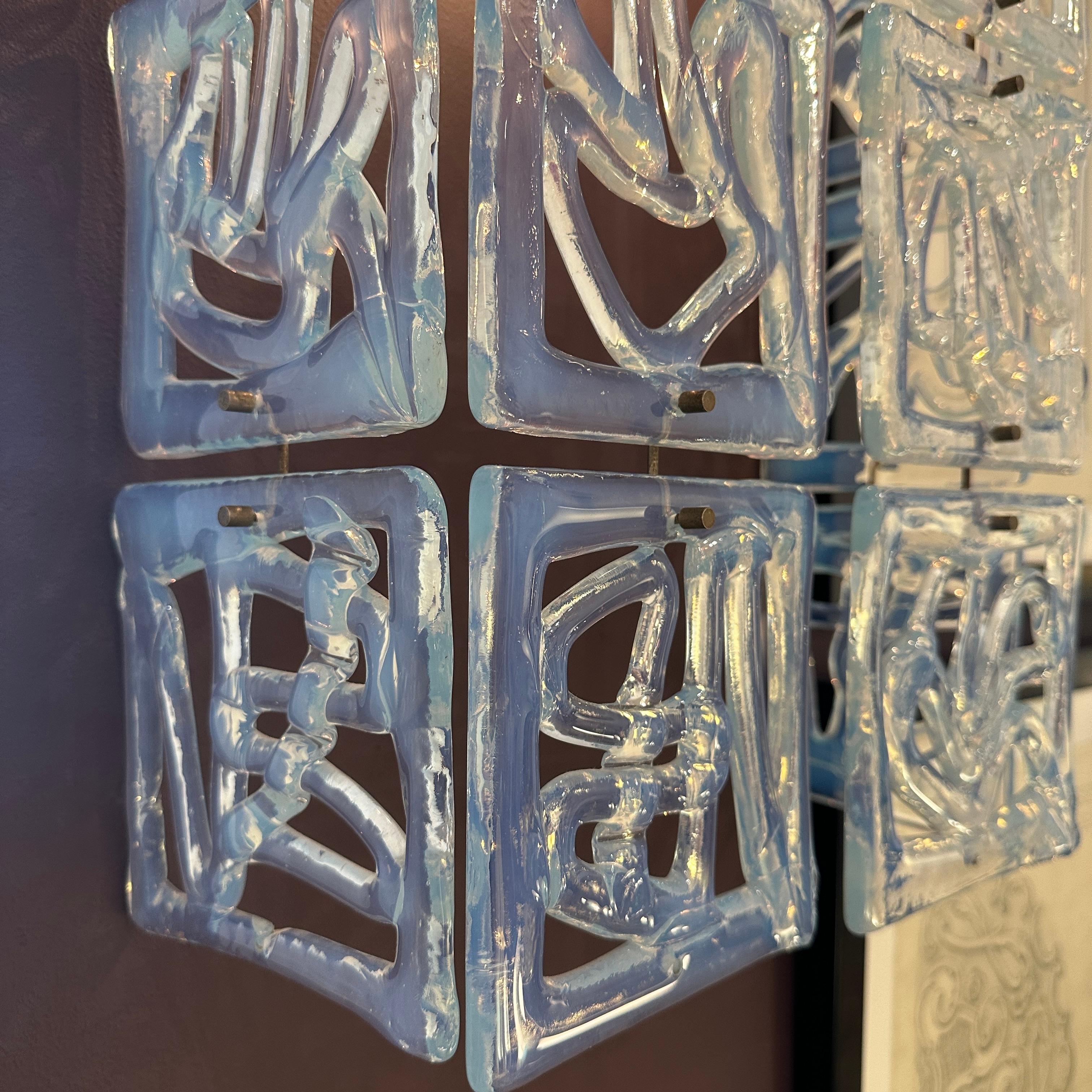 20ième siècle Paire d'appliques en verre opalin de Murano Attr. à Carlo Nason pour Mazzega, Italie en vente