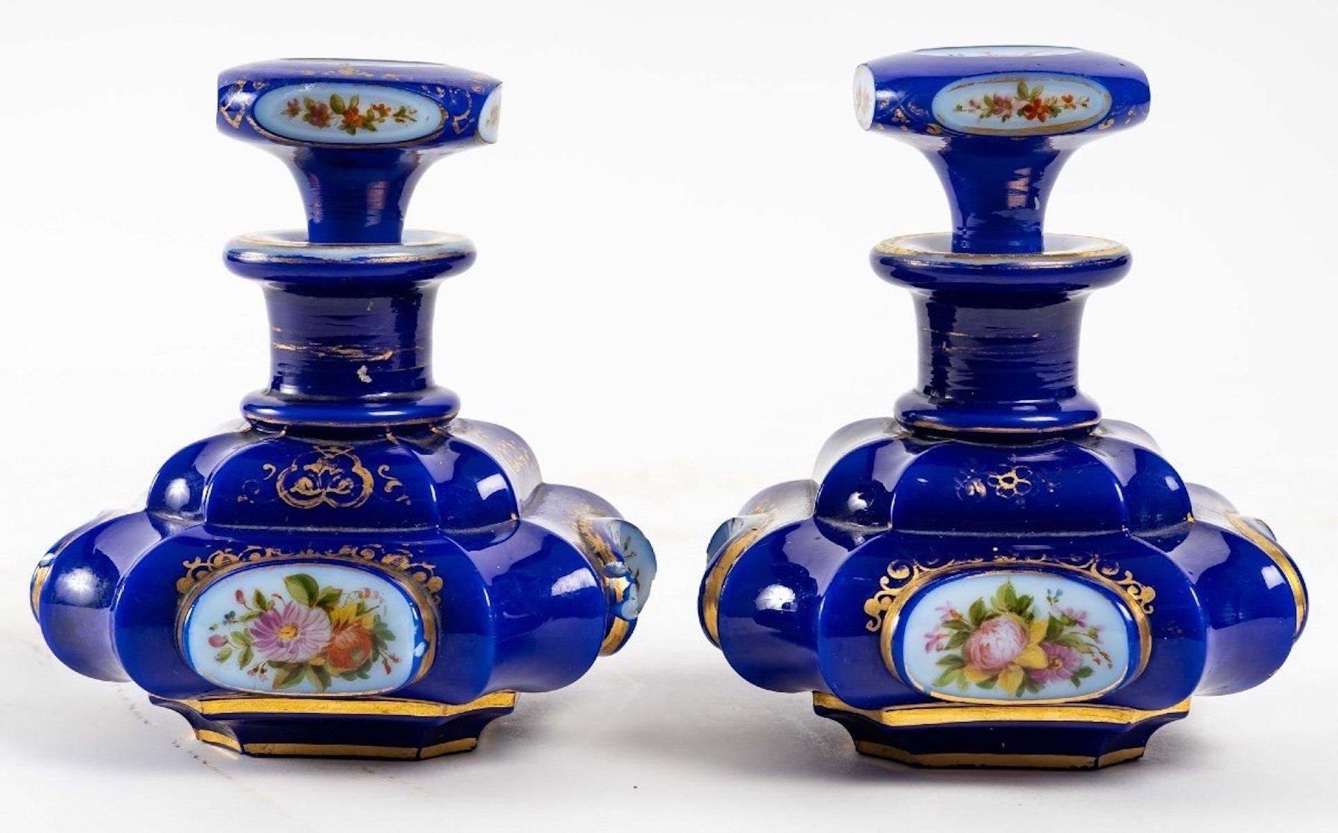 Pair of Opaline Overlay Bottles, Napoleon III Period In Good Condition For Sale In Saint-Ouen, FR