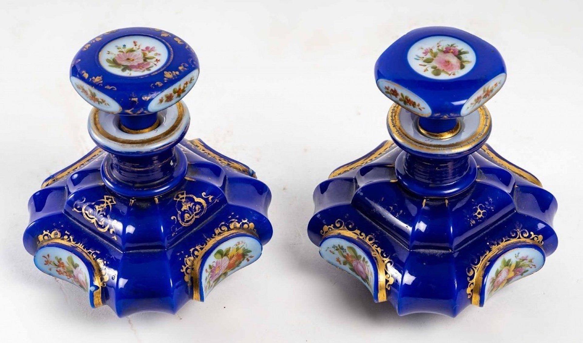 Ein Paar Opal-Overlay-Flaschen, Napoleon III.-Periode (19. Jahrhundert) im Angebot
