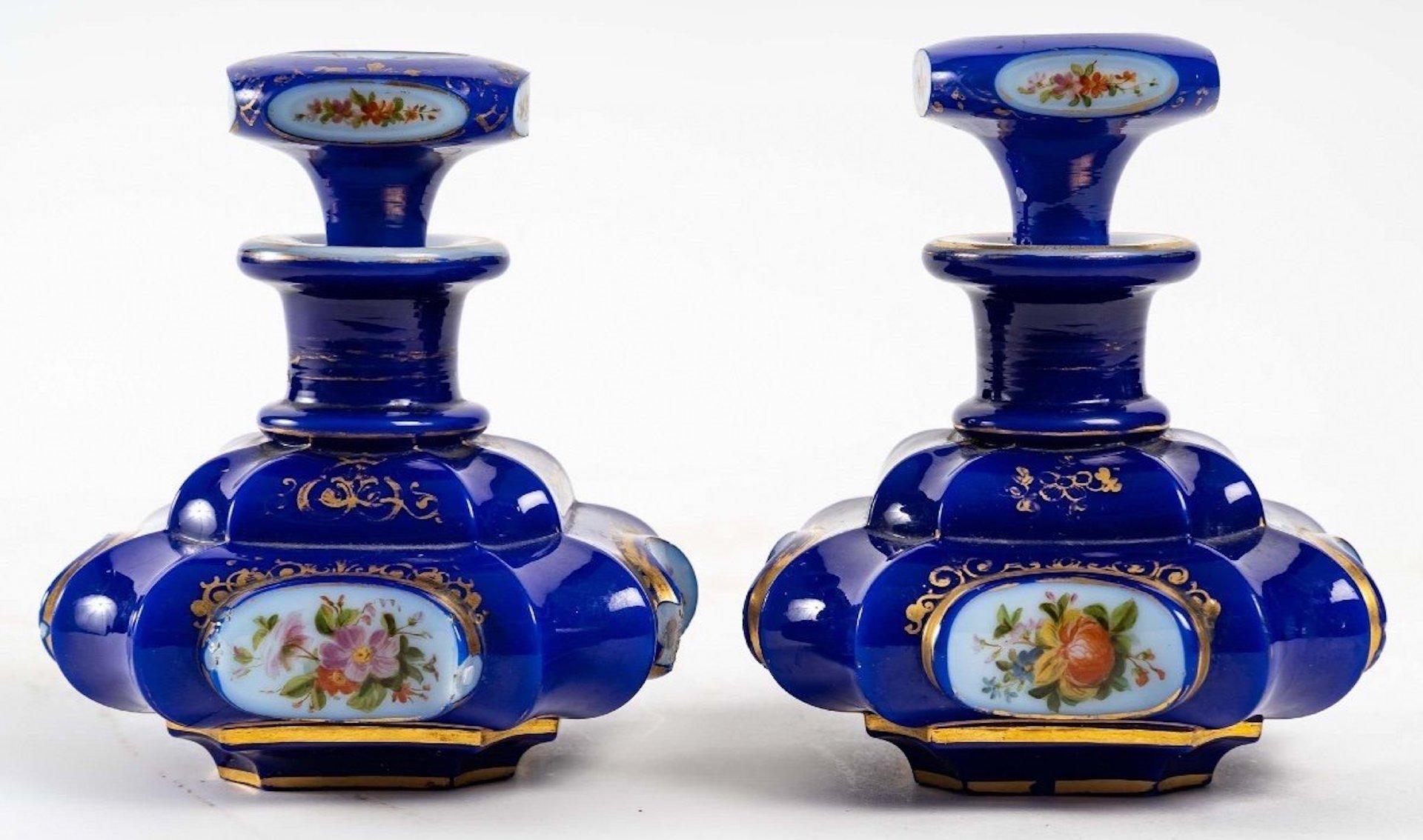 Paire de bouteilles à incrustation d'opaline, période Napoléon III en vente 1
