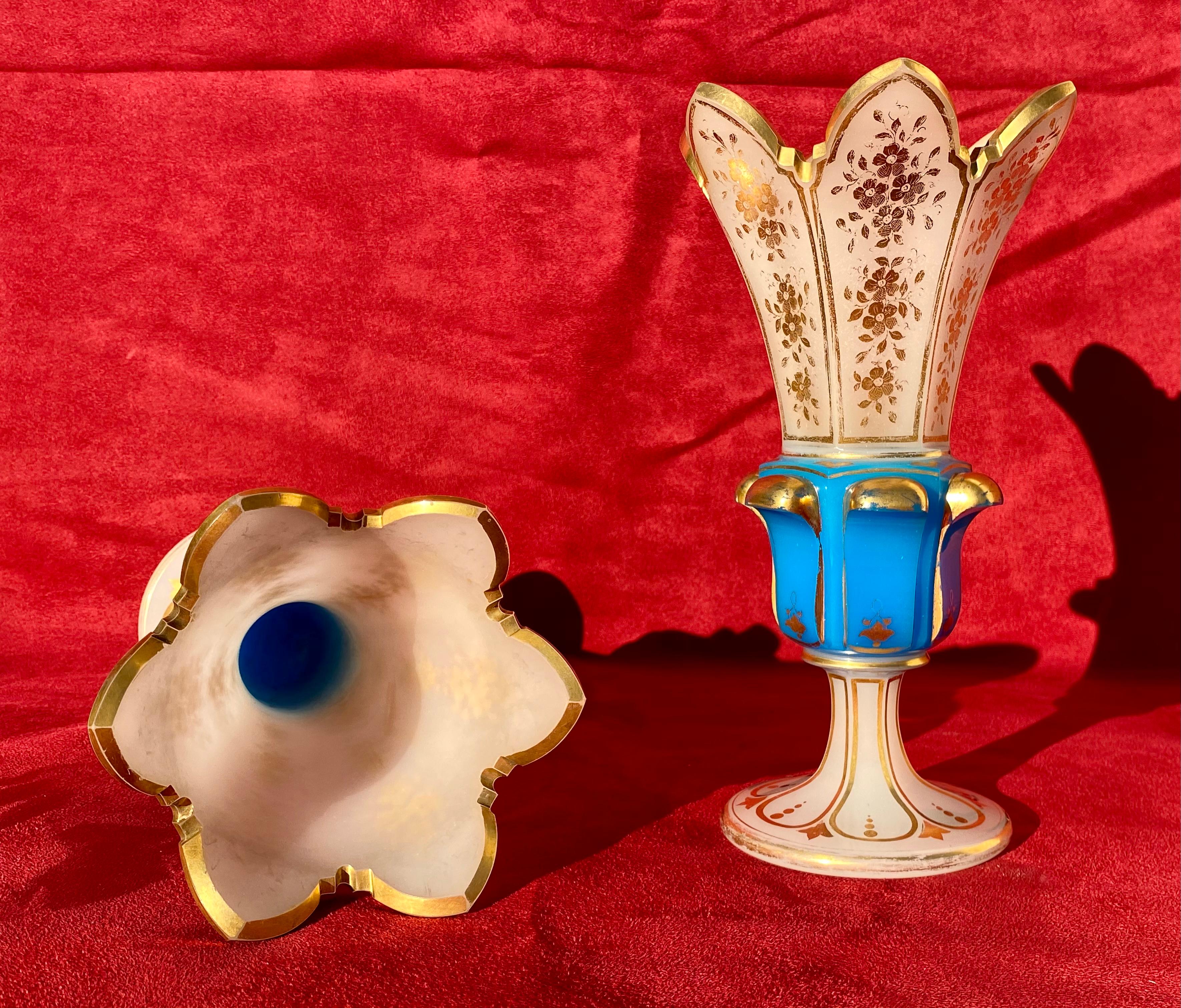 Paire de vases en opaline, 19ème siècle en vente 1