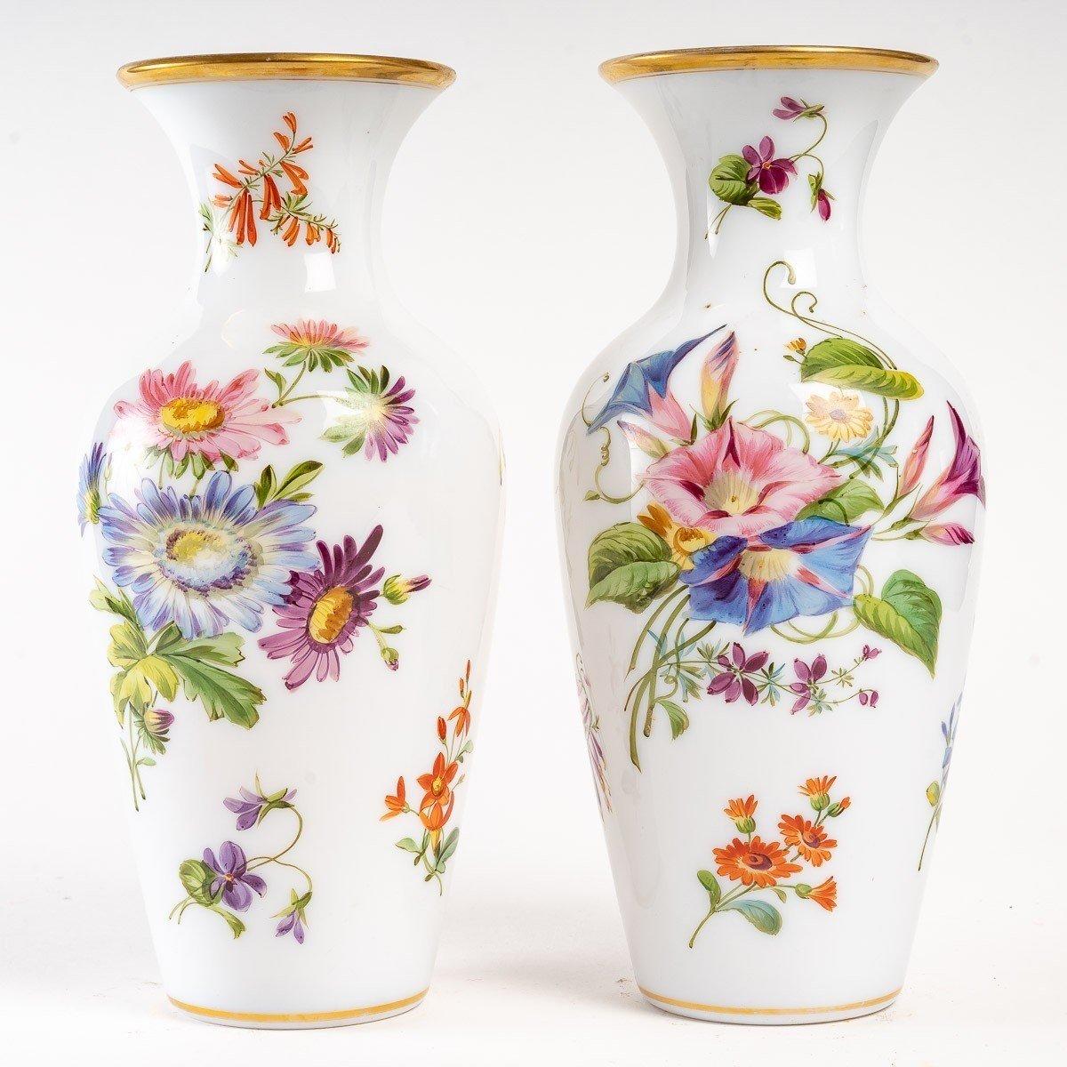 Pair of Opaline Vases by Baccarat, Napoleon III Period In Good Condition In Saint-Ouen, FR