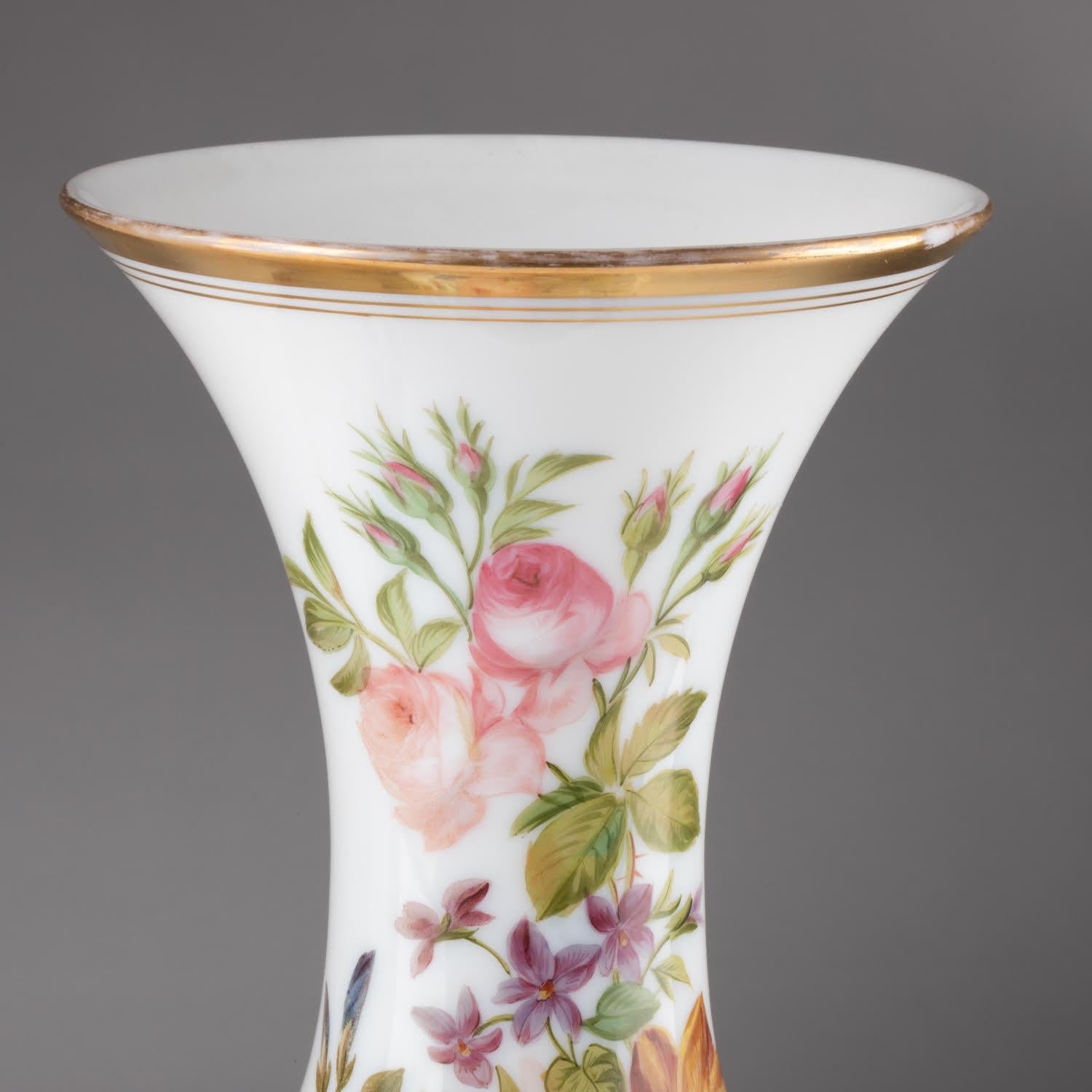 Pair of Opaline Vases Painted with Floral Motifs, 19th Century. In Good Condition For Sale In Saint-Ouen, FR