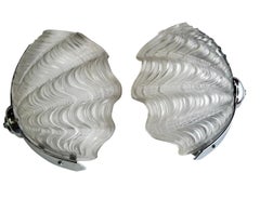 Ein Paar undurchsichtige Wandleuchten im Art-Déco-Stil aus Muschelschalen