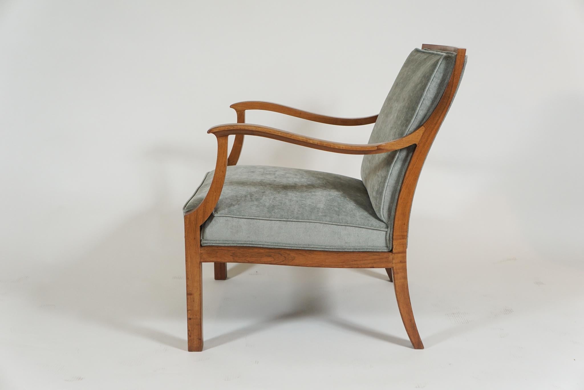 Scandinavian Modern Pair of Open Armchairs by Frits Henningsen For Sale