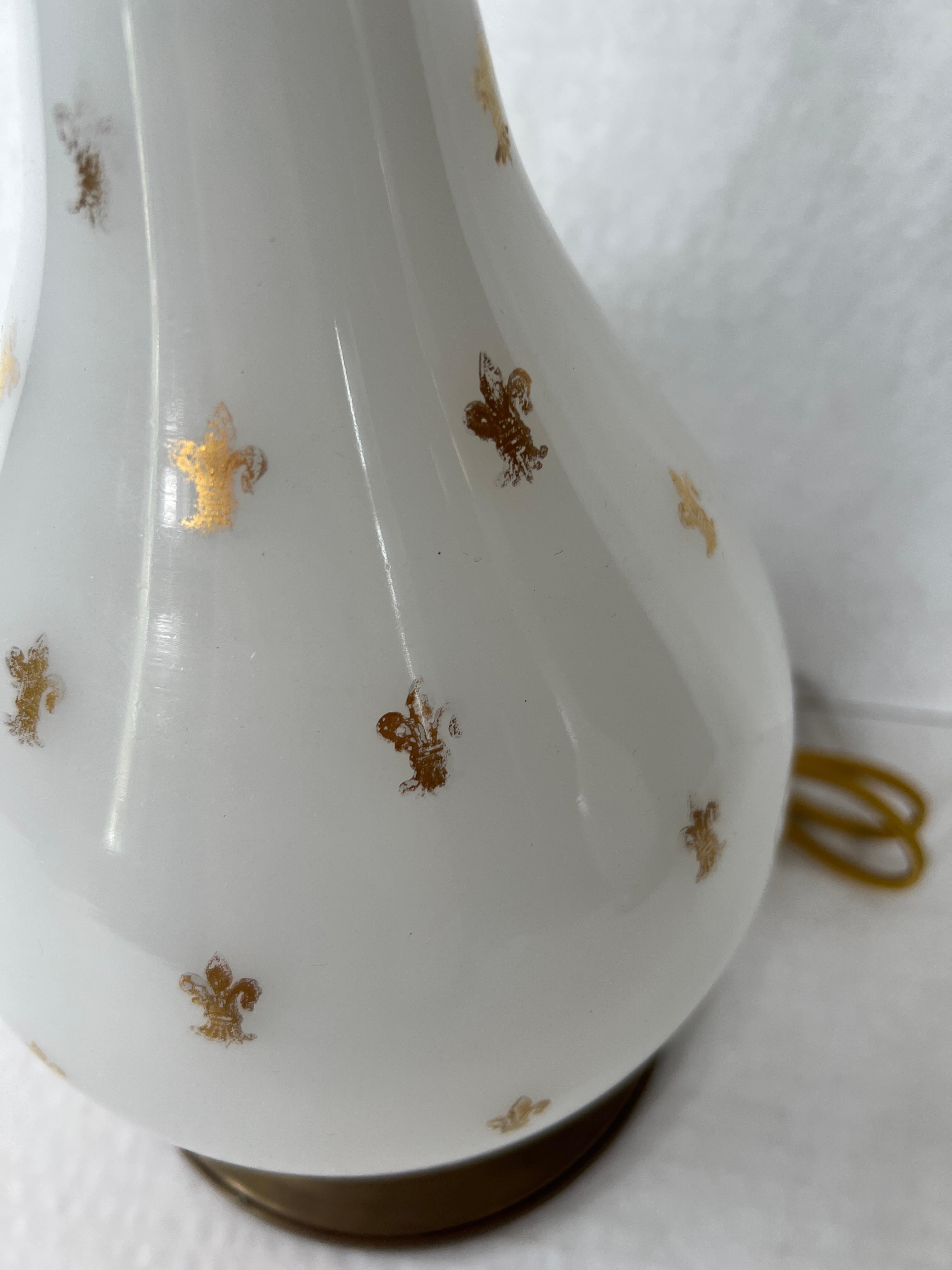 Early 20th Century Pair of Opaline Glass Fleur De Lis Table Lamps For Sale