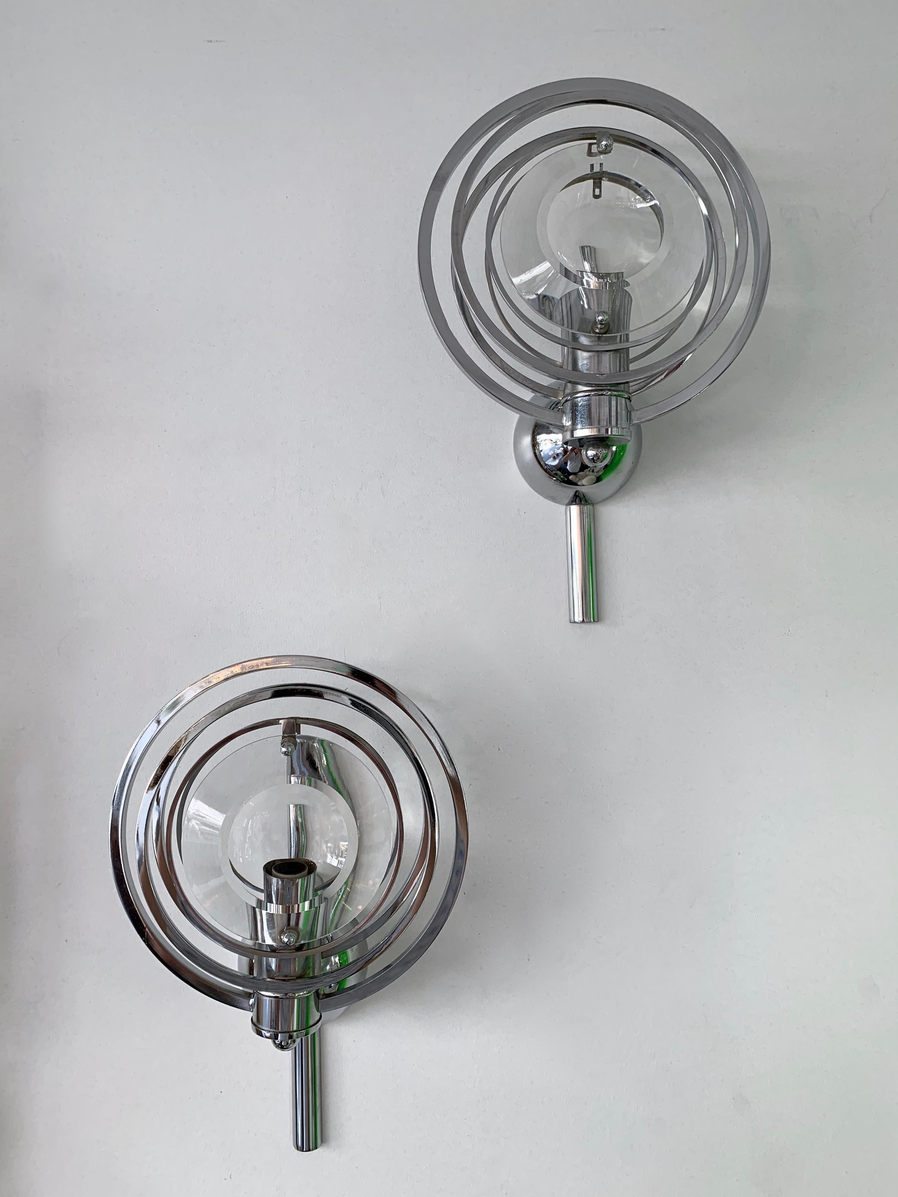 Pair of Optical Metal Chrome Sconces by Oscar Torlasco, Italy, 1970s For Sale 4