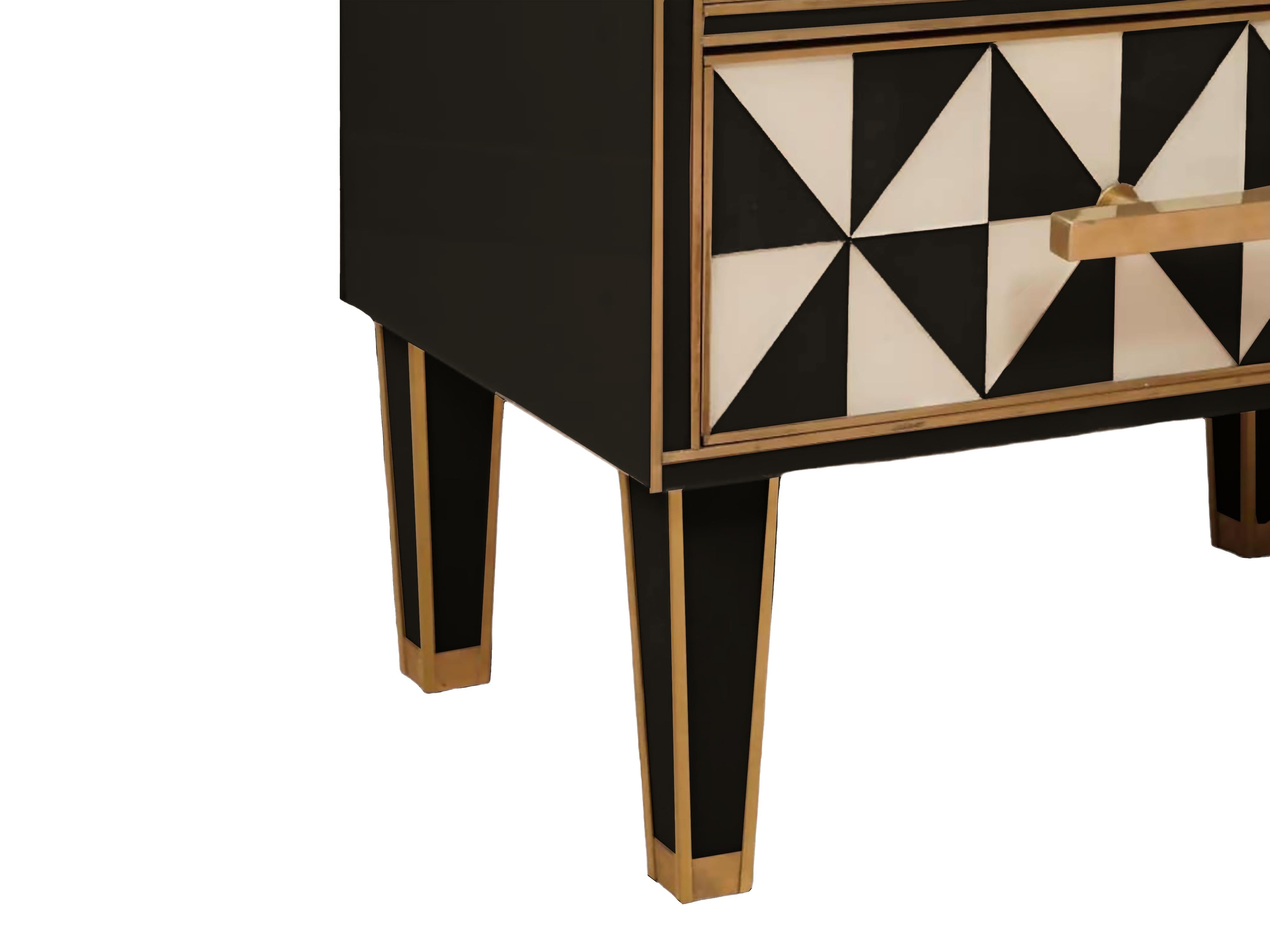 Mid-Century Modern Paire de tables de nuit à effet triangulaire optique noir et blanc, Murano et laiton en vente