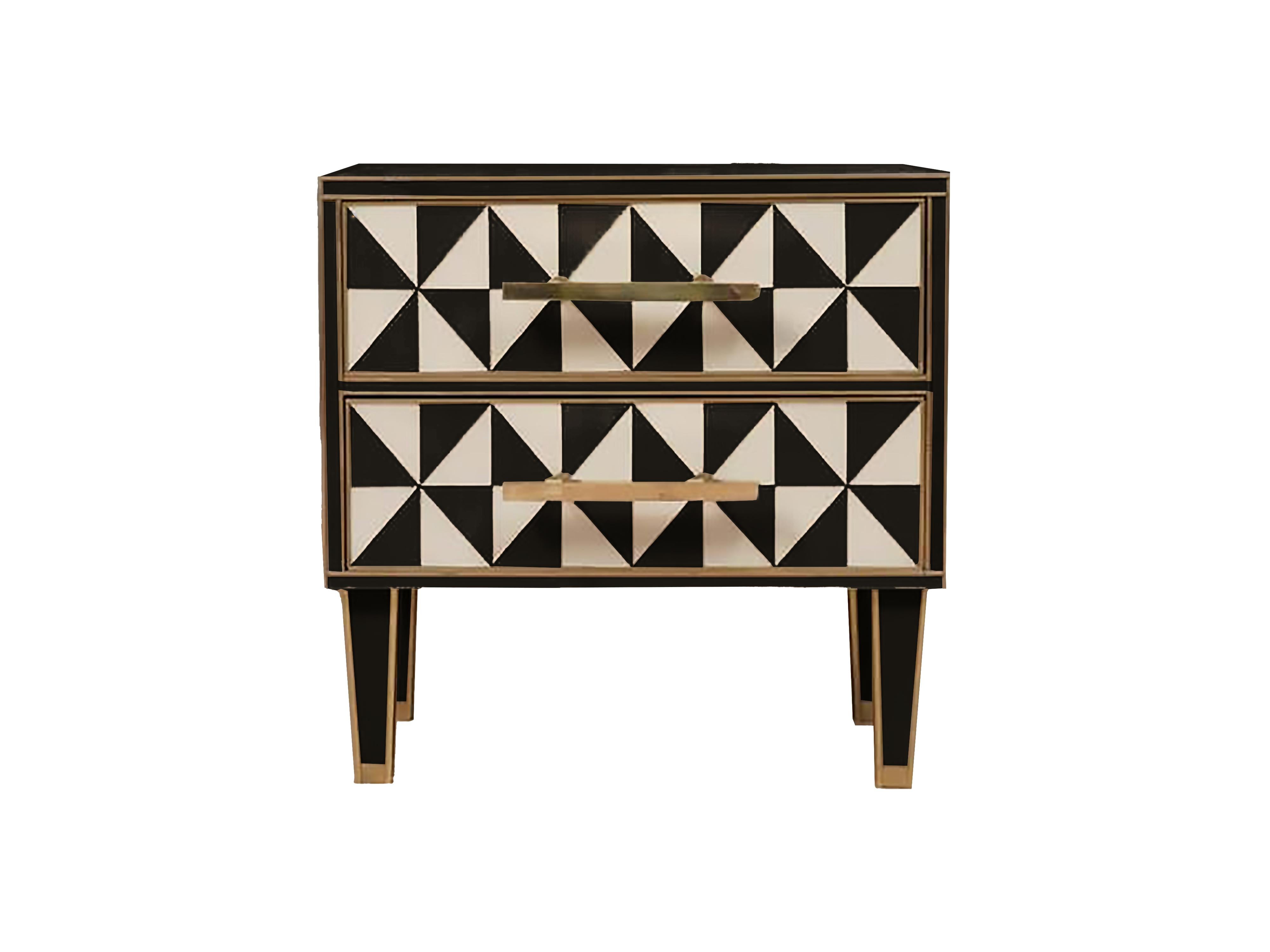 Sculpté à la main Paire de tables de nuit à effet triangulaire optique noir et blanc, Murano et laiton en vente